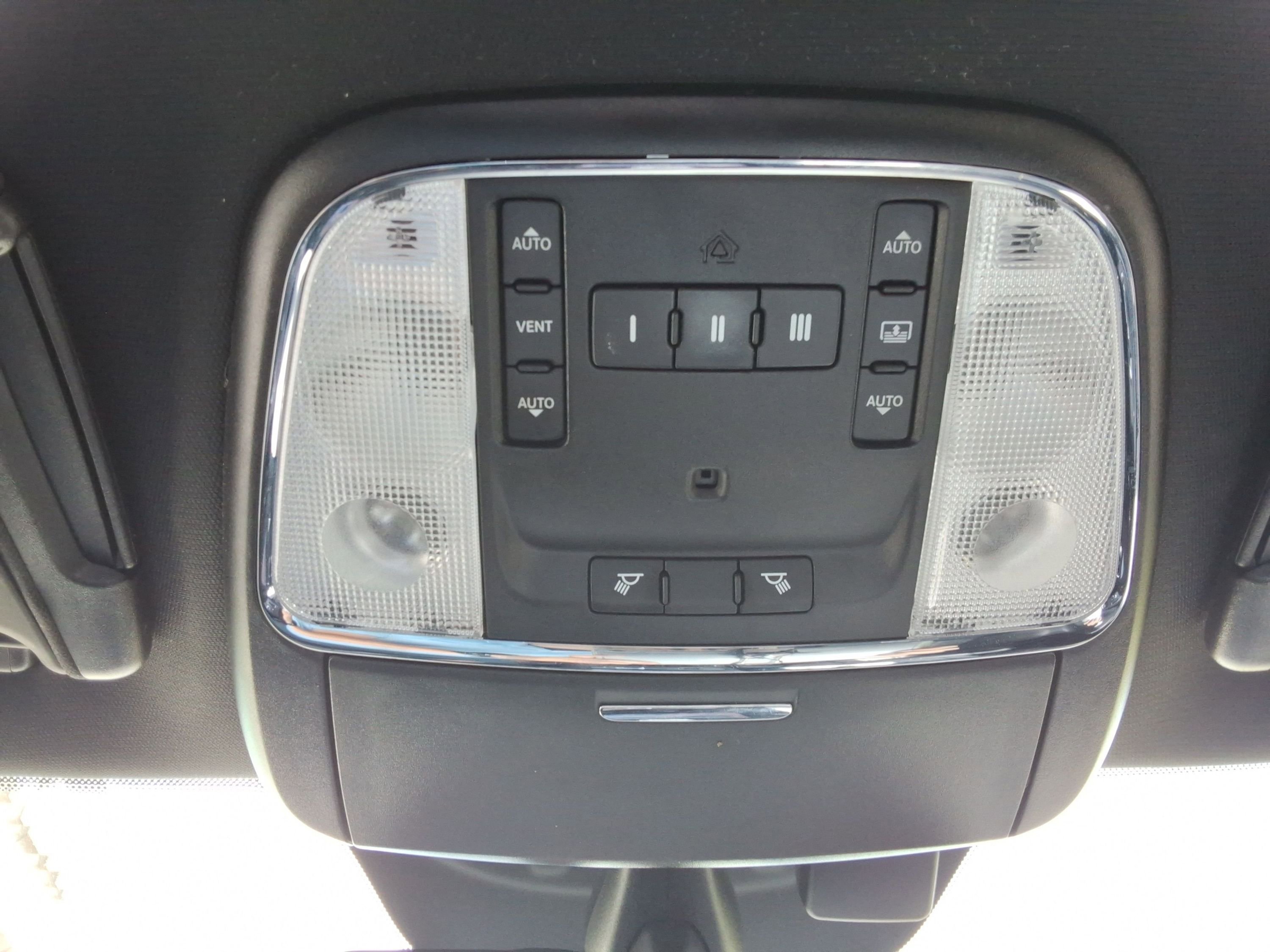 Used 2014 Chrysler 300 S AWD/4WD image 19