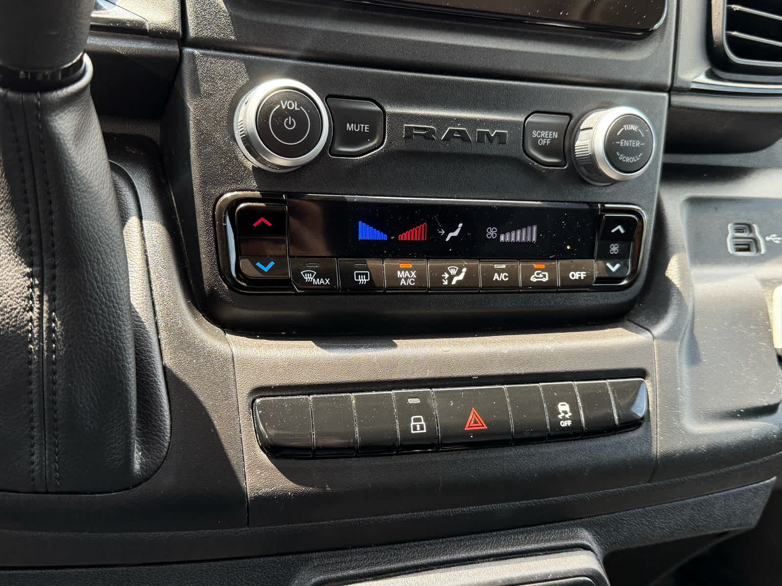 Used 2024 RAM ProMaster 2500 w/ Convenience Group FWD image 20