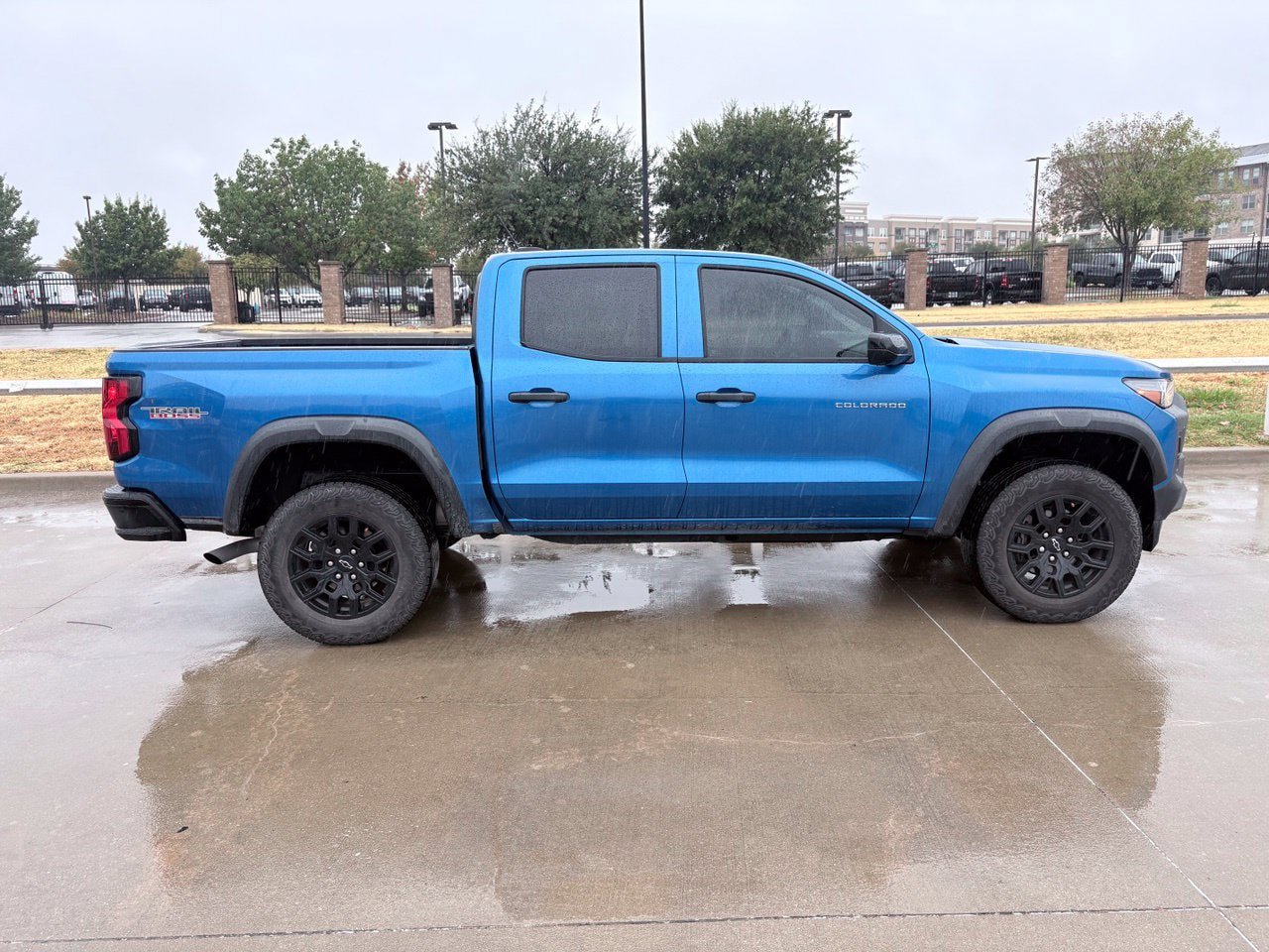 Used 2023 Chevrolet Colorado Trail Boss w/ Technology Package AWD/4WD image 3