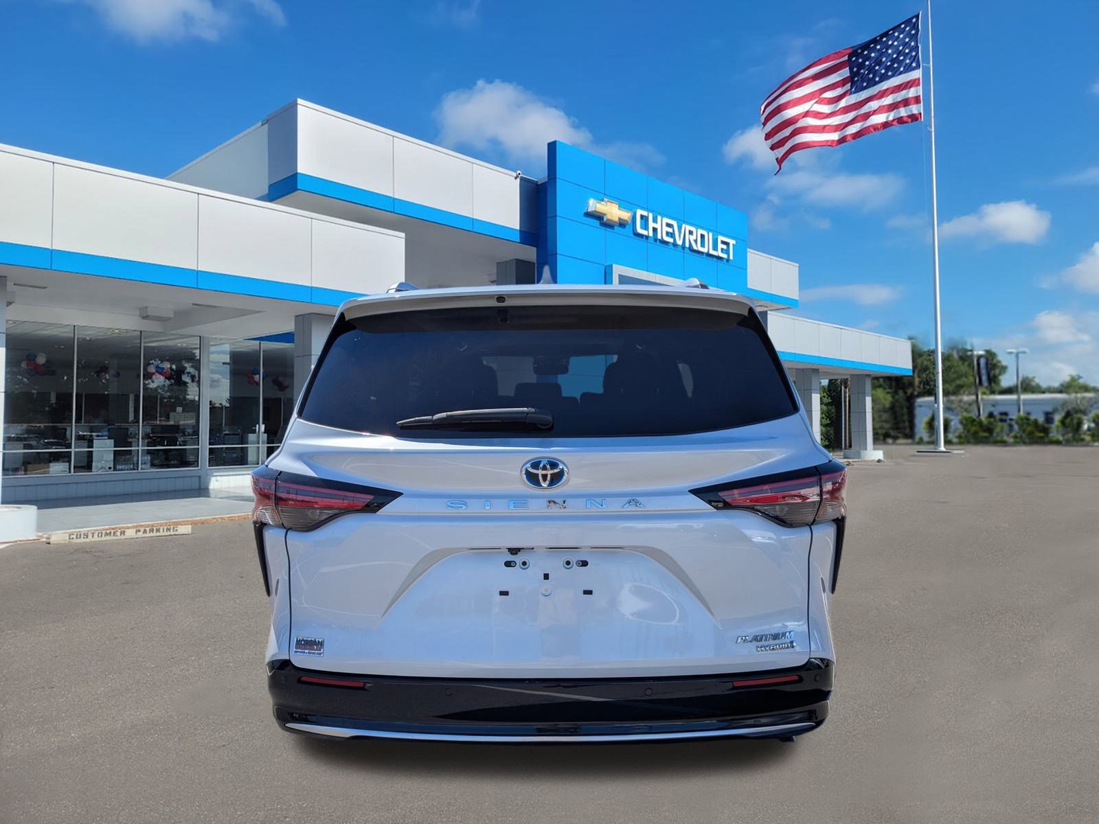 Used 2024 Toyota Sienna Platinum image 5