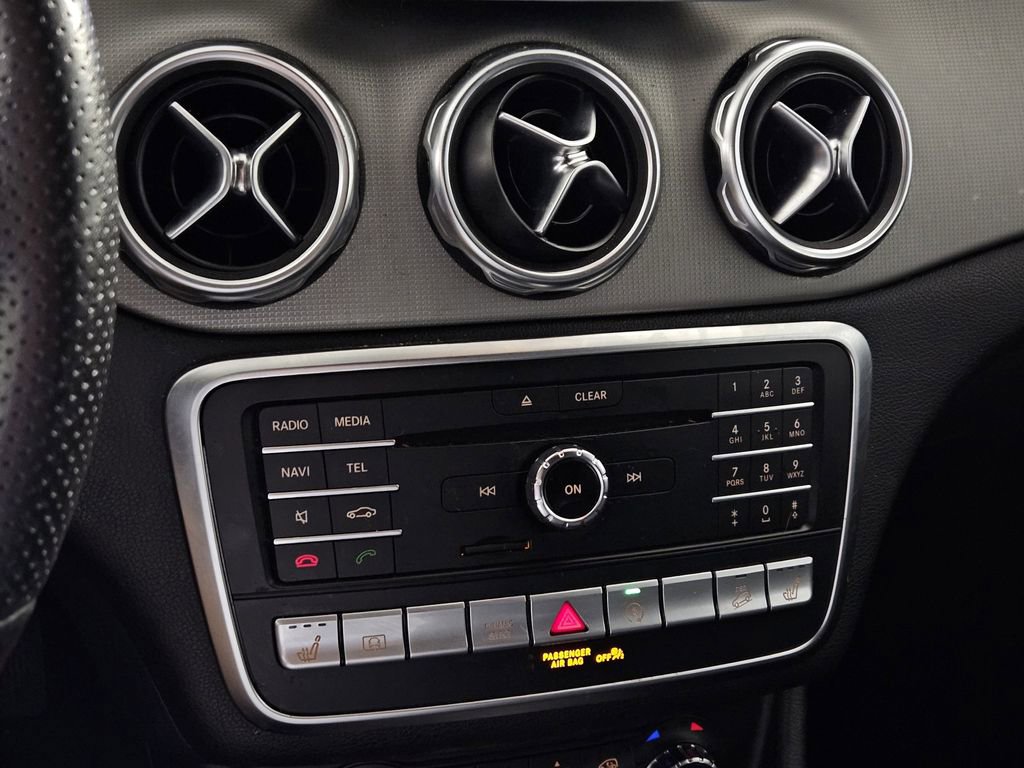 Used 2020 Mercedes-Benz GLA 250 4MATIC w/ Premium Package image 13