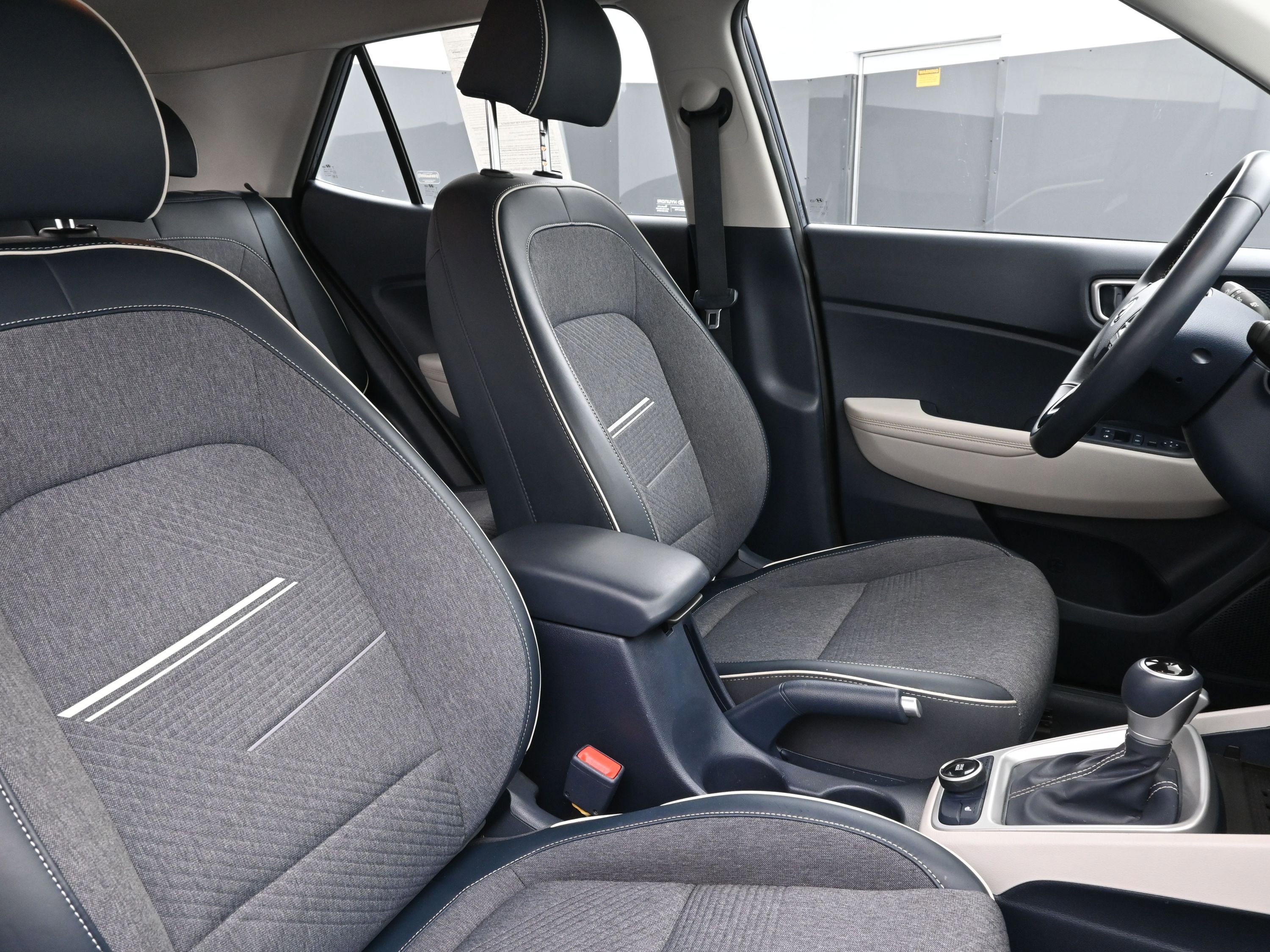 Used 2023 Hyundai Venue Limited w/ Cargo Package image 26