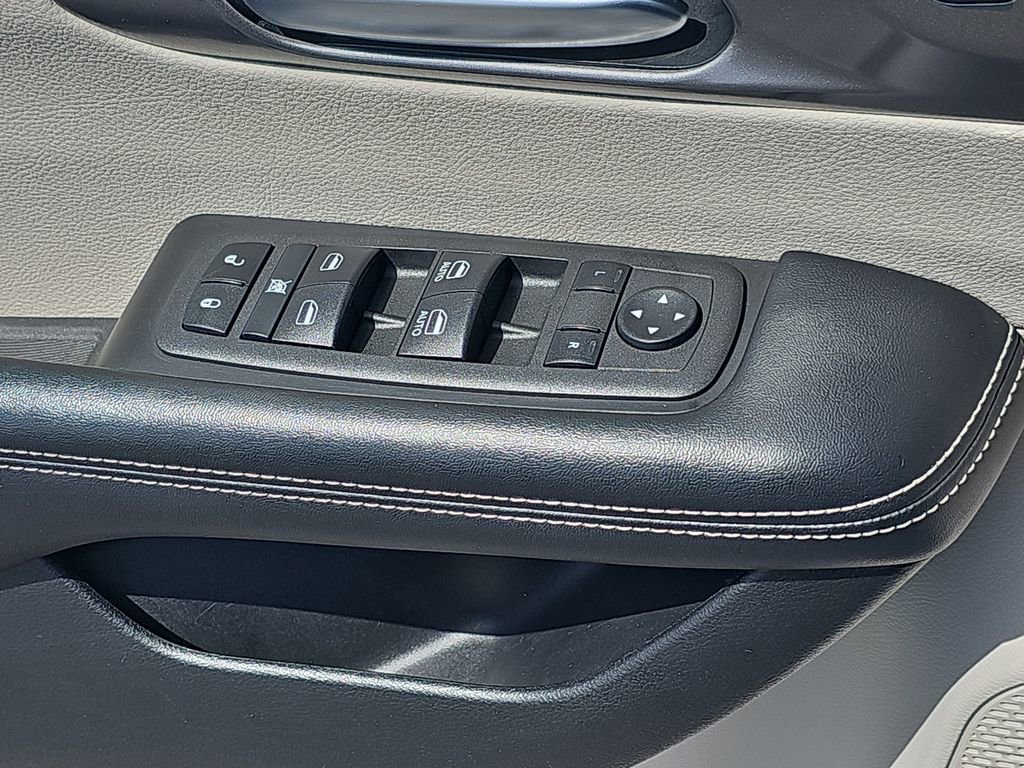 Certified 2022 Chrysler Pacifica Touring-L FWD image 29