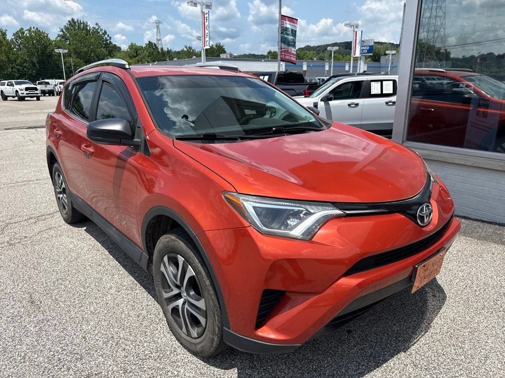 Used 2016 Toyota RAV4 LE AWD/4WD image 3