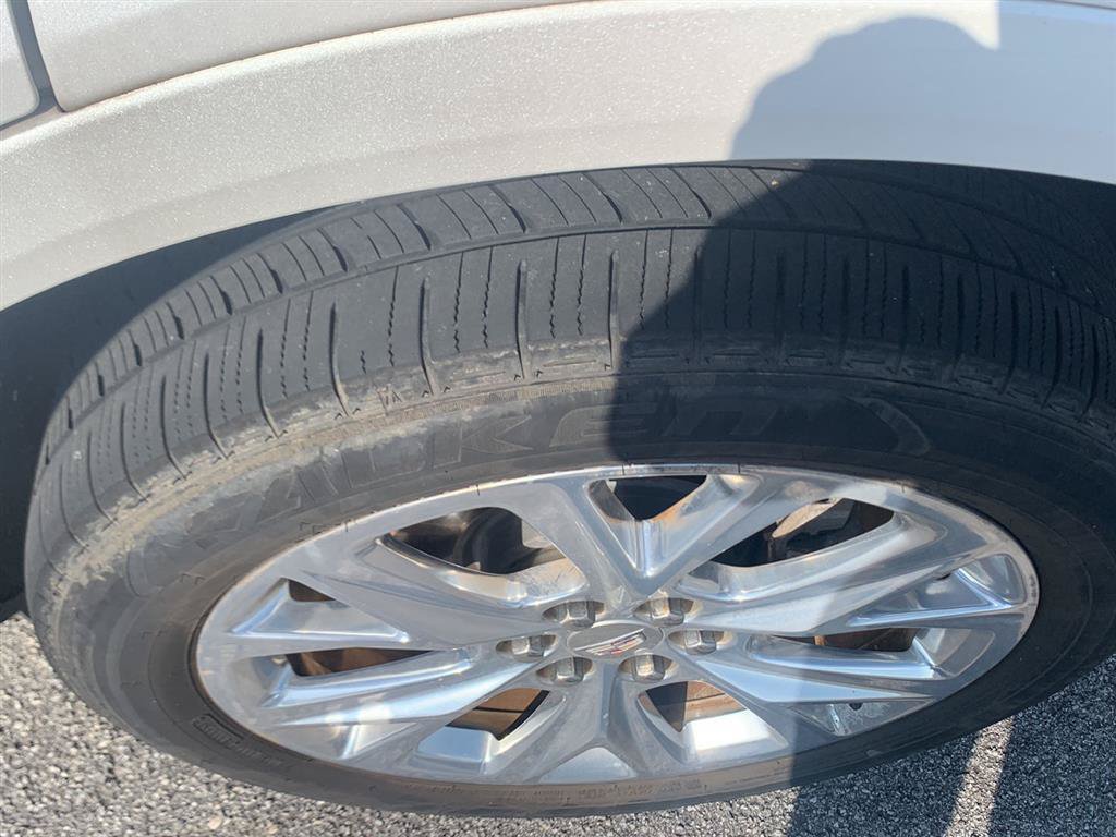 Used 2017 Cadillac XT5 Platinum AWD/4WD image 3