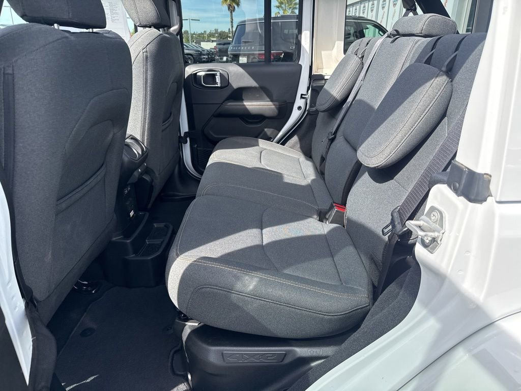 Certified 2025 Jeep Wrangler Unlimited Sahara w/ Safety Group image 17