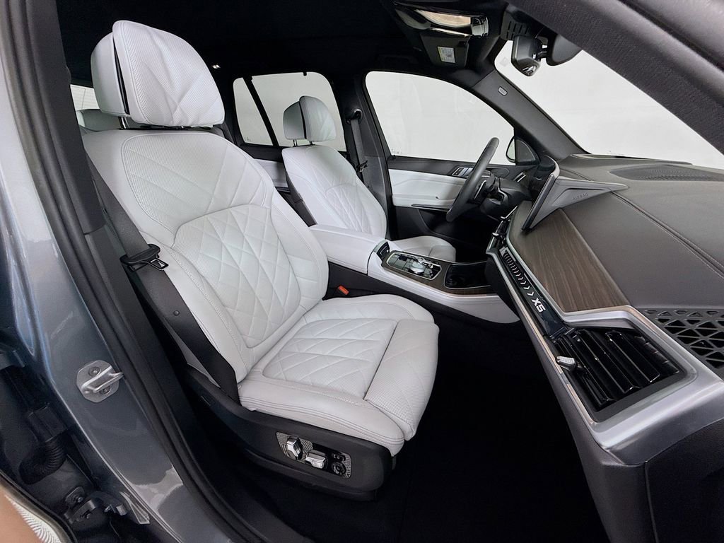 Used 2026 BMW X5 sDrive40i w/ Executive Package image 30