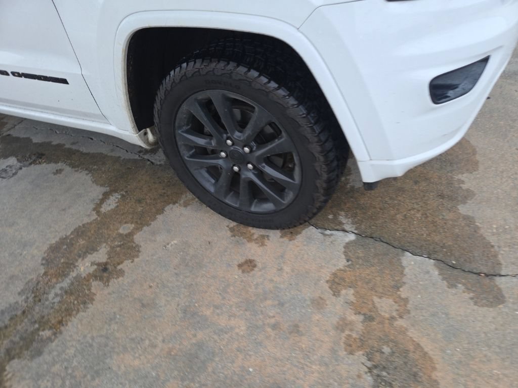 Used 2019 Jeep Grand Cherokee Altitude AWD/4WD image 10
