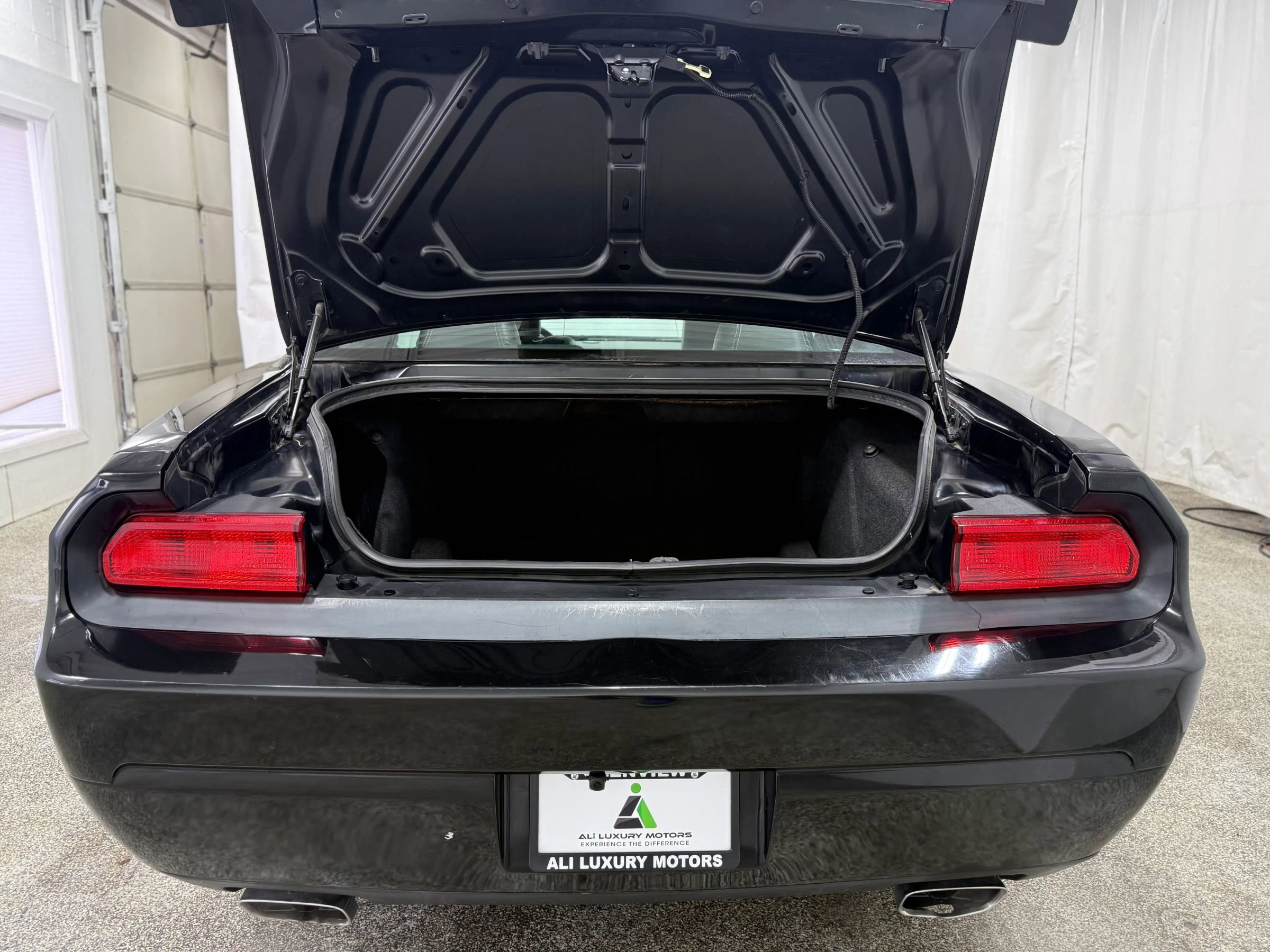 Used 2009 Dodge Challenger SRT8 w/ SRT Option Group II image 29