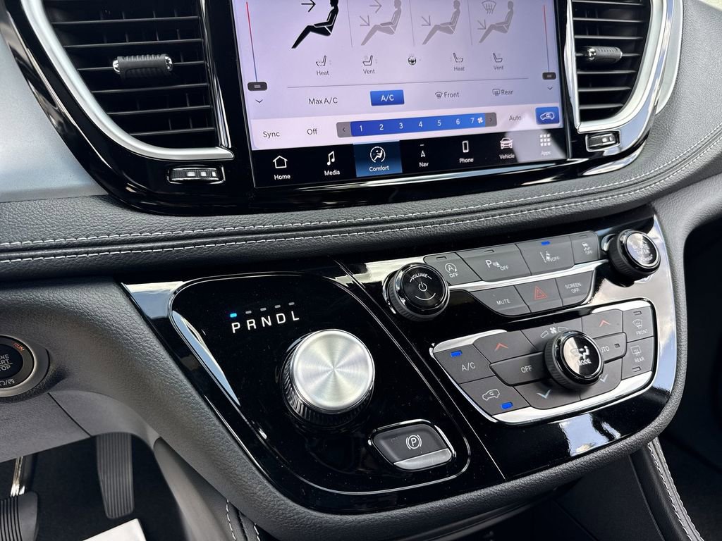 New 2026 Chrysler Pacifica Limited w/ S Appearance Package image 20
