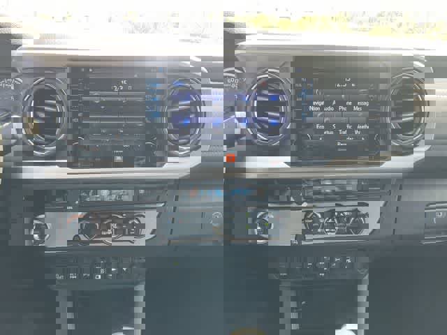 Used 2018 Toyota Tacoma Limited image 22