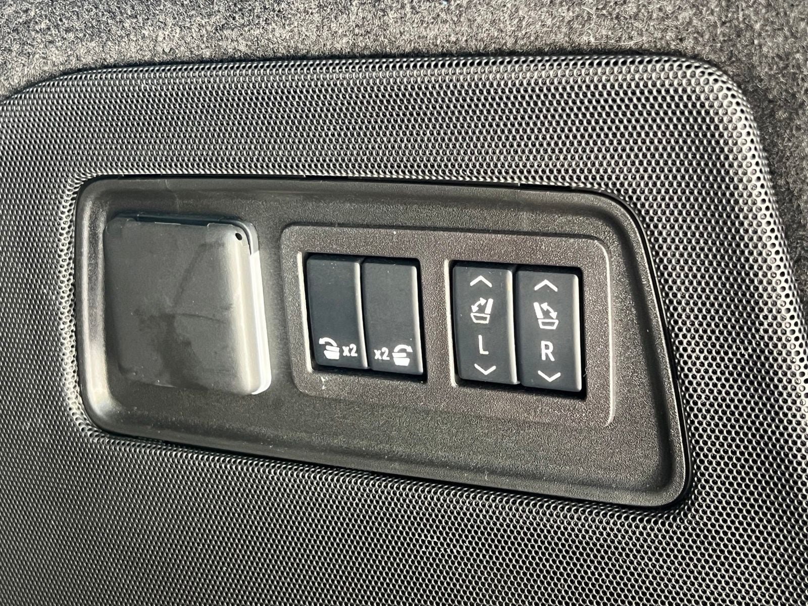Used 2024 Cadillac Escalade Sport Platinum AWD/4WD image 17