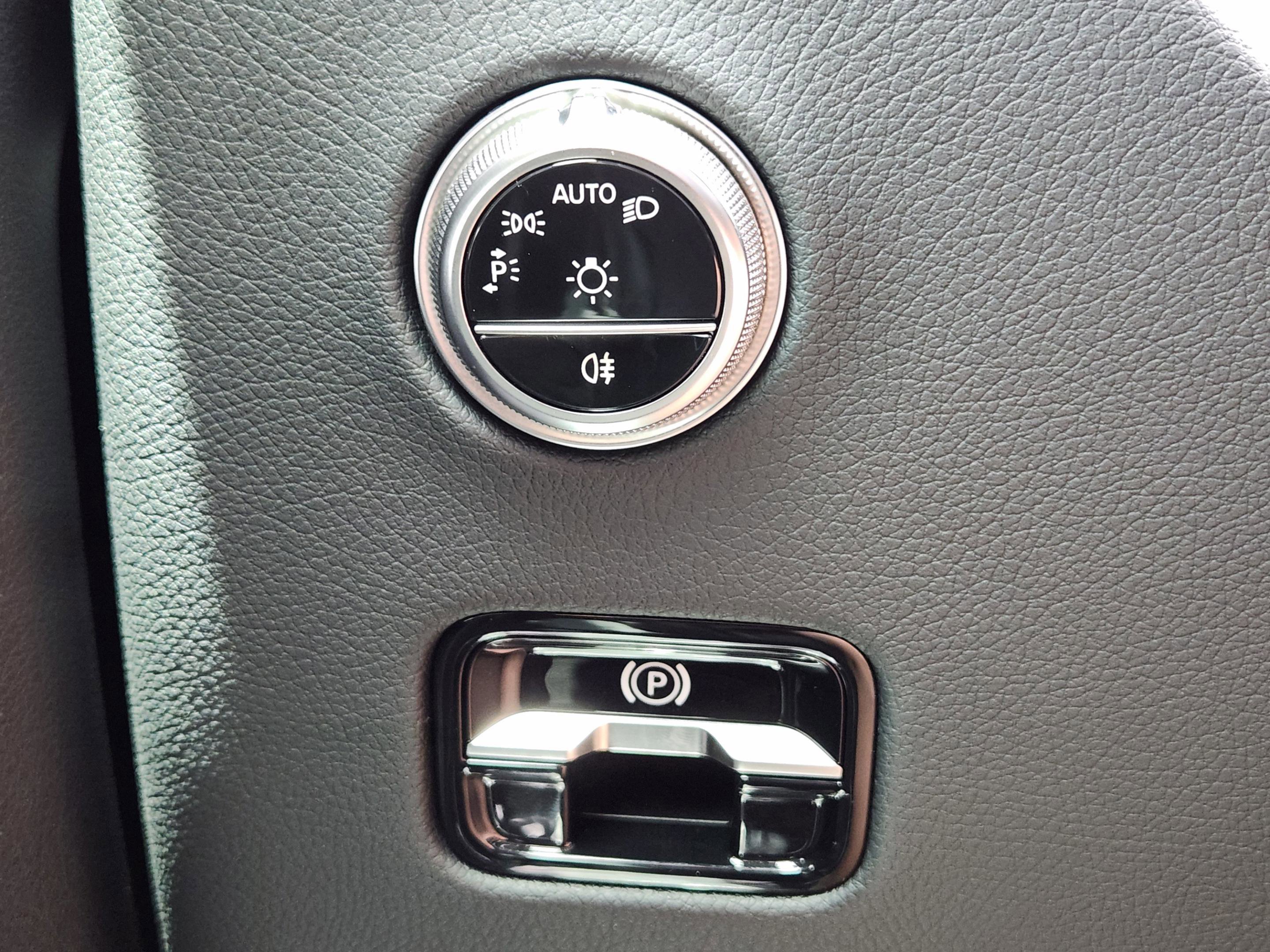 Certified 2025 Mercedes-Benz GLC 300 4MATIC image 15