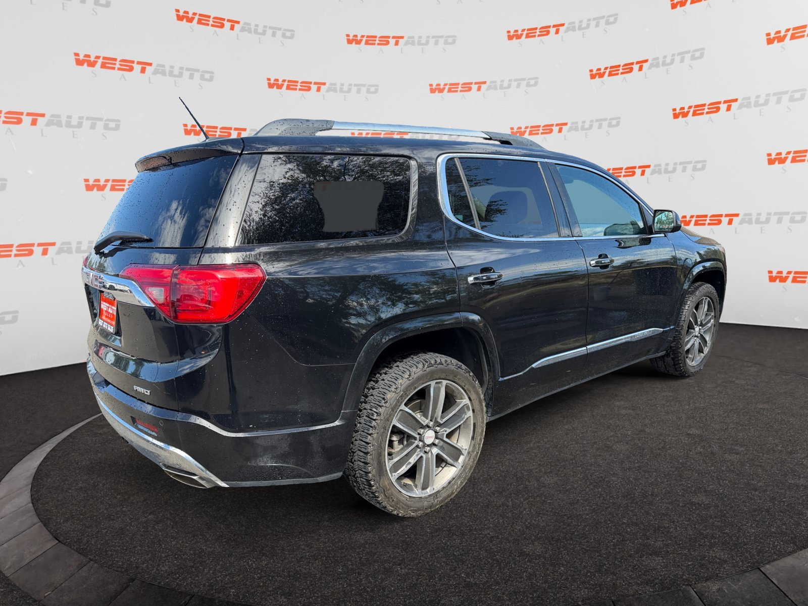 Used 2017 GMC Acadia Denali w/ Technology Package AWD/4WD image 5