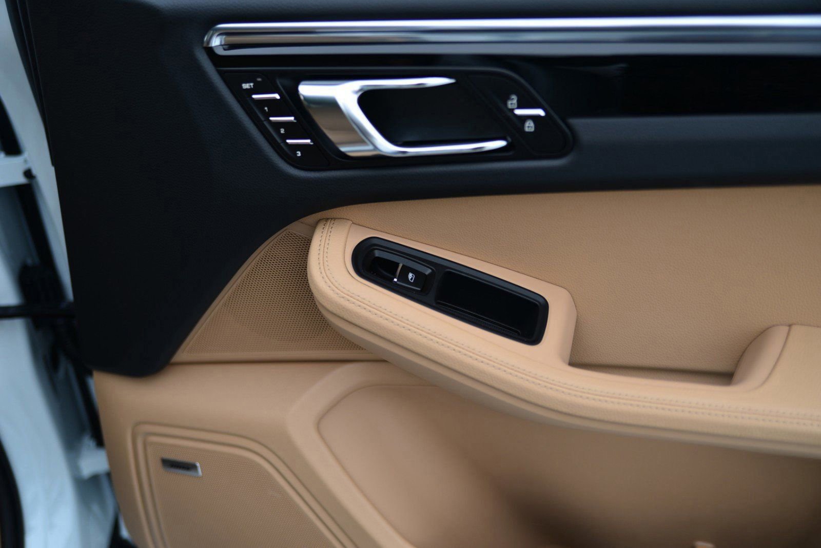 Used 2025 Porsche Macan image 23