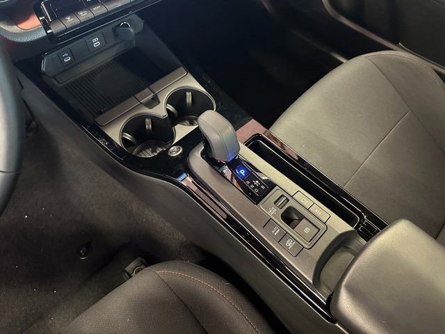 Used 2024 Toyota Prius Prime SE image 23