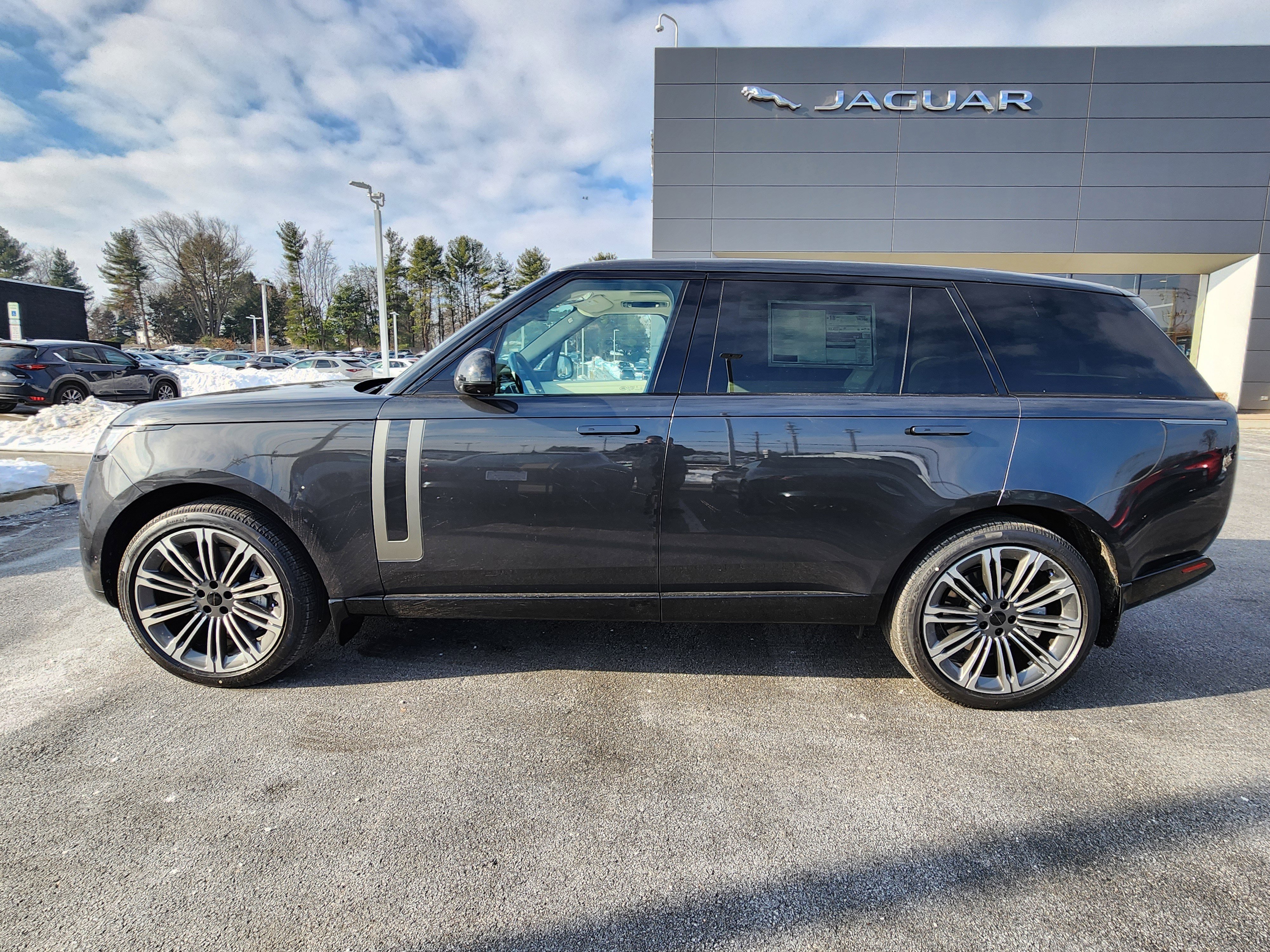 New 2026 Land Rover Range Rover Long Wheelbase SE image 5