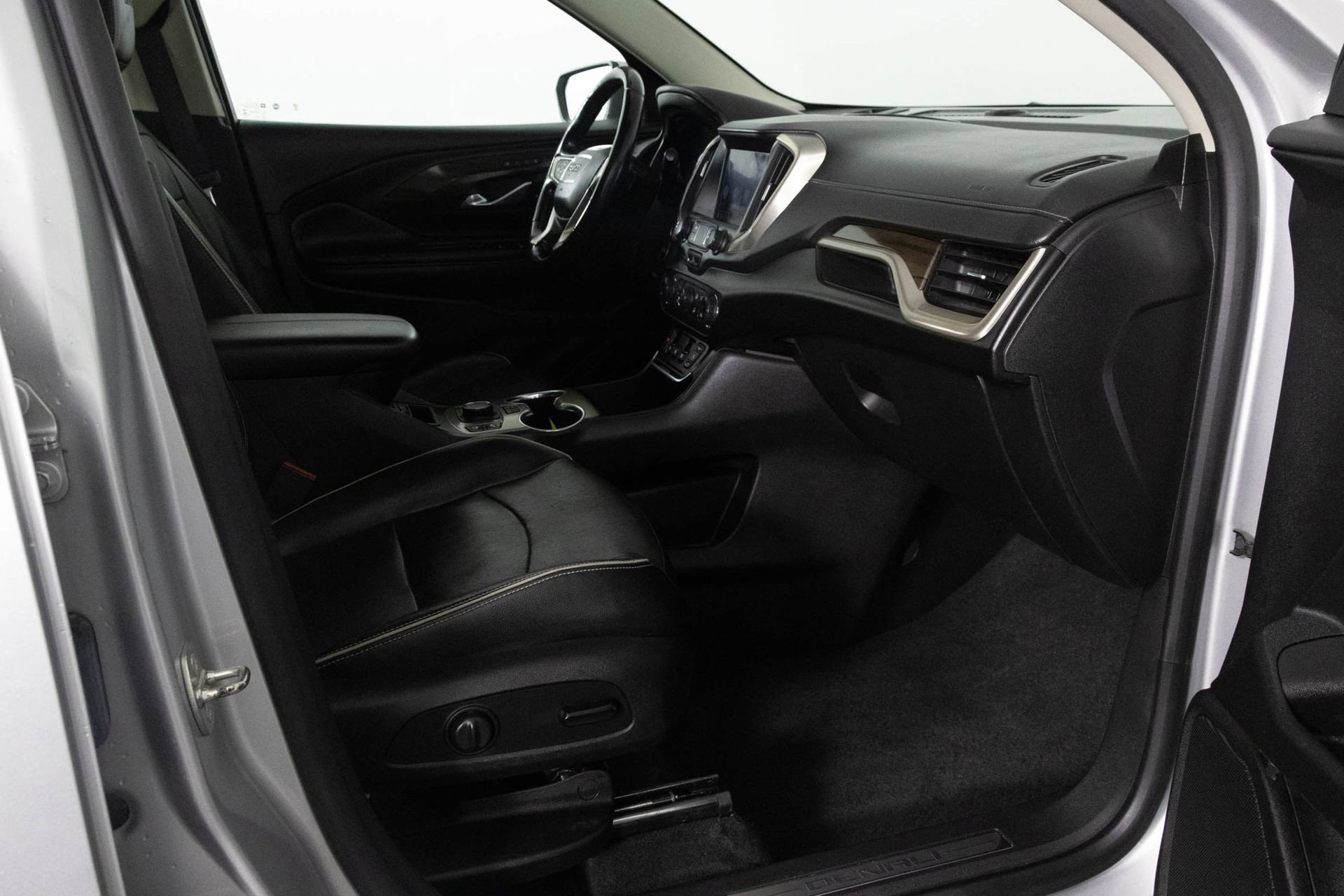 Used 2019 GMC Terrain Denali w/ Advanced Safety Package image 41