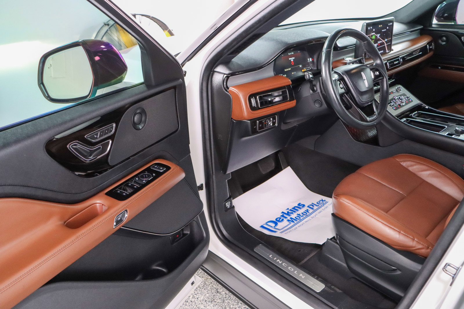 Used 2023 Lincoln Aviator Reserve w/ Jet Package image 3