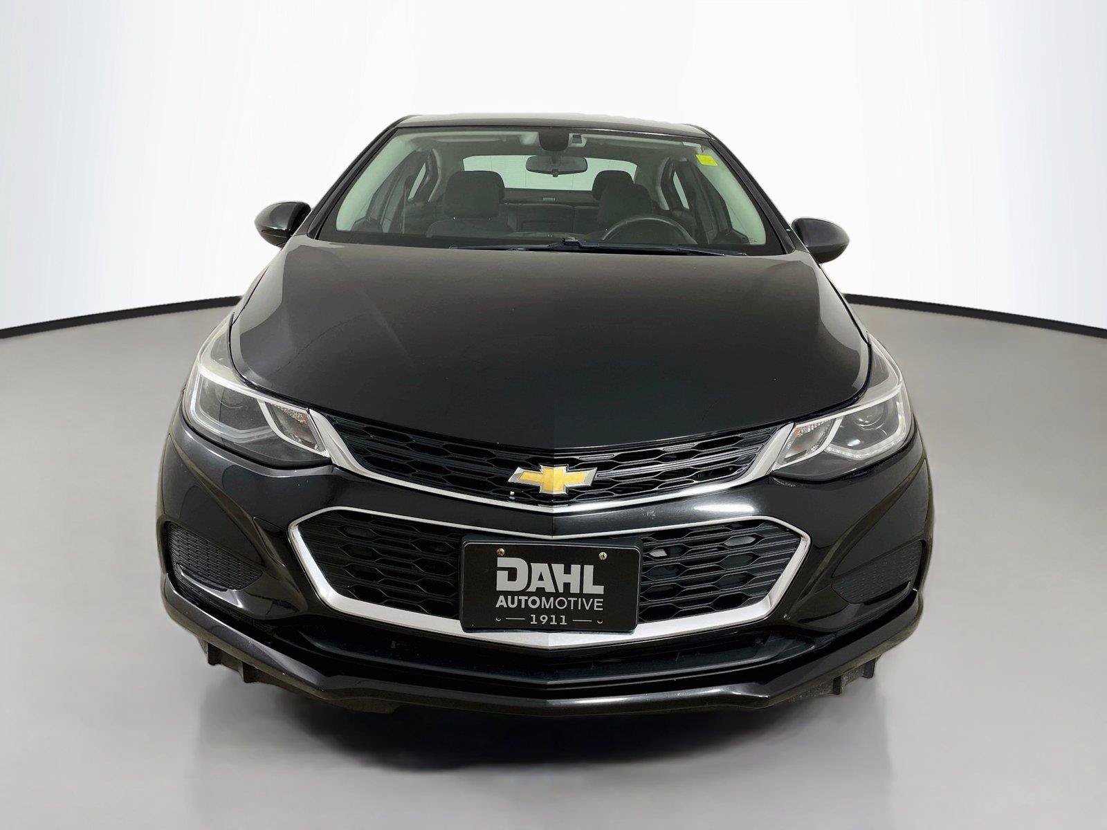 Used 2017 Chevrolet Cruze LT FWD image 3