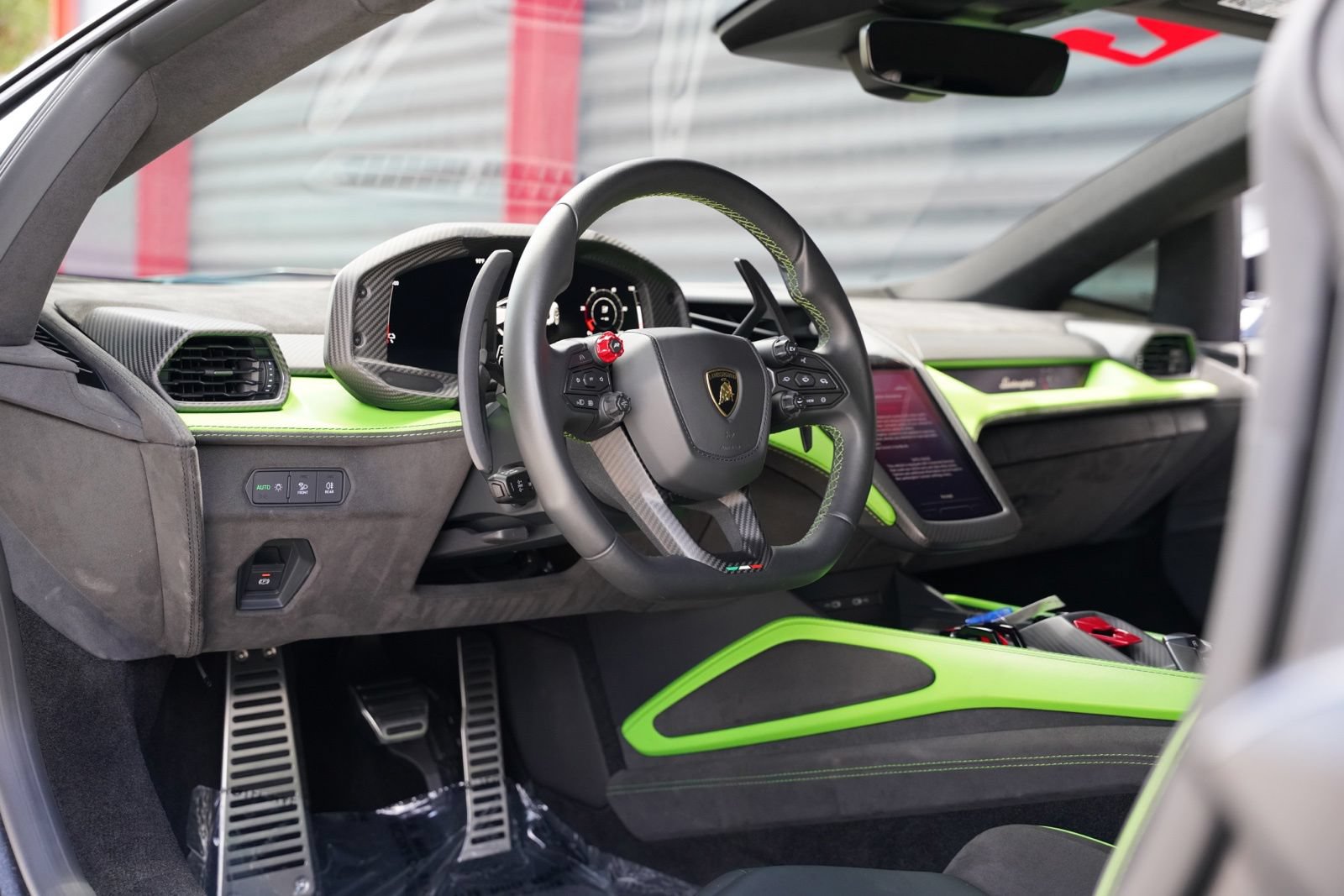 Used 2024 Lamborghini Revuelto AWD/4WD image 4