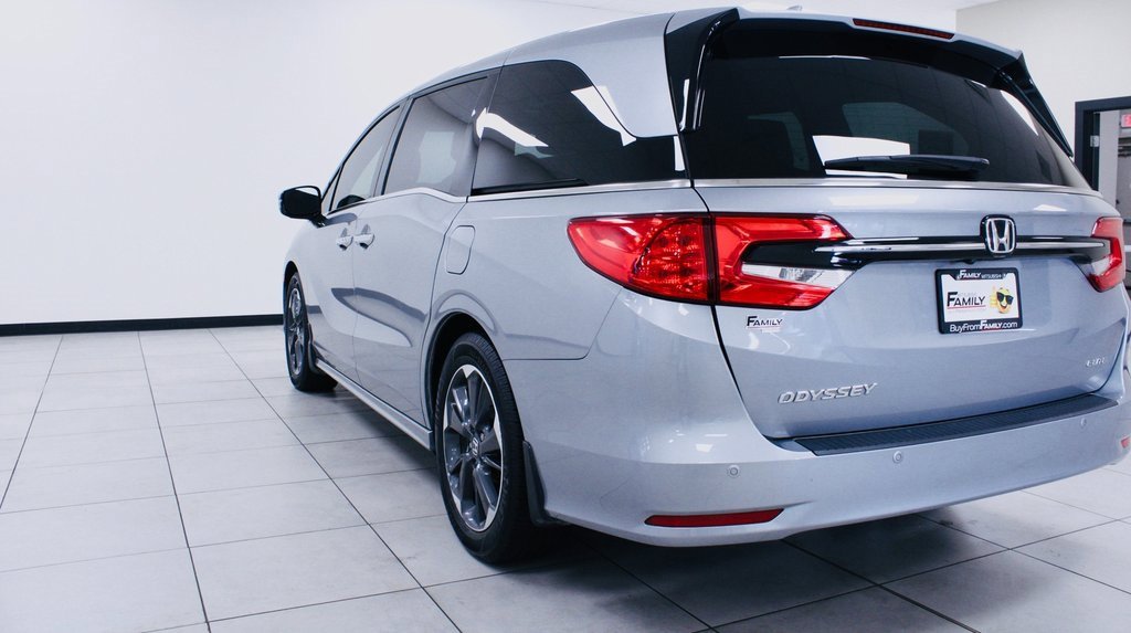 Used 2023 Honda Odyssey Elite image 3