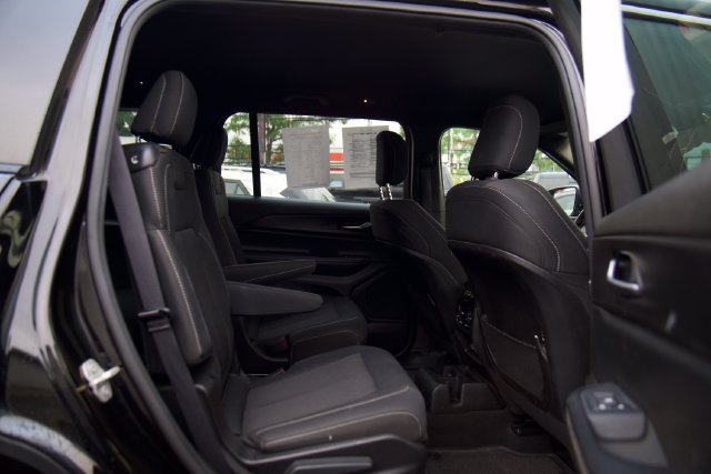 Used 2024 Jeep Grand Cherokee L Laredo RWD image 28