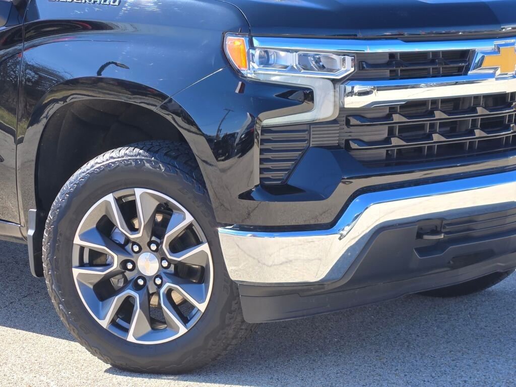 Used 2024 Chevrolet Silverado 1500 LT image 3