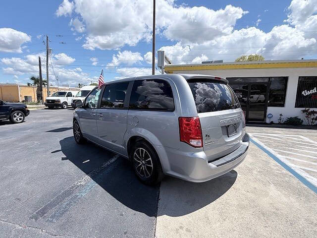 Used 2018 Dodge Grand Caravan SE FWD image 4