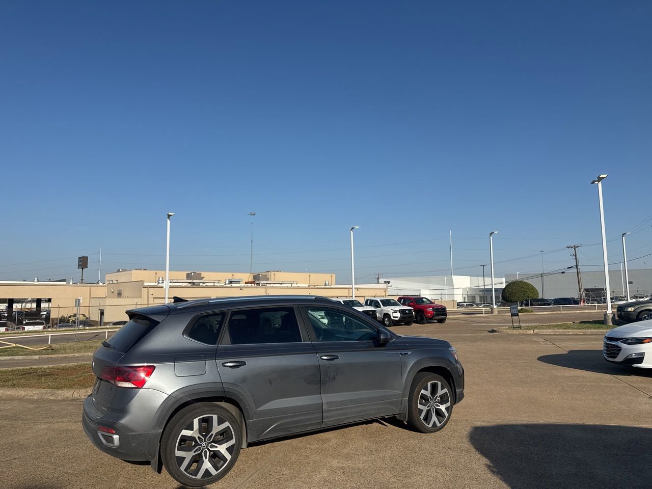 Used 2022 Volkswagen Taos SEL image 21