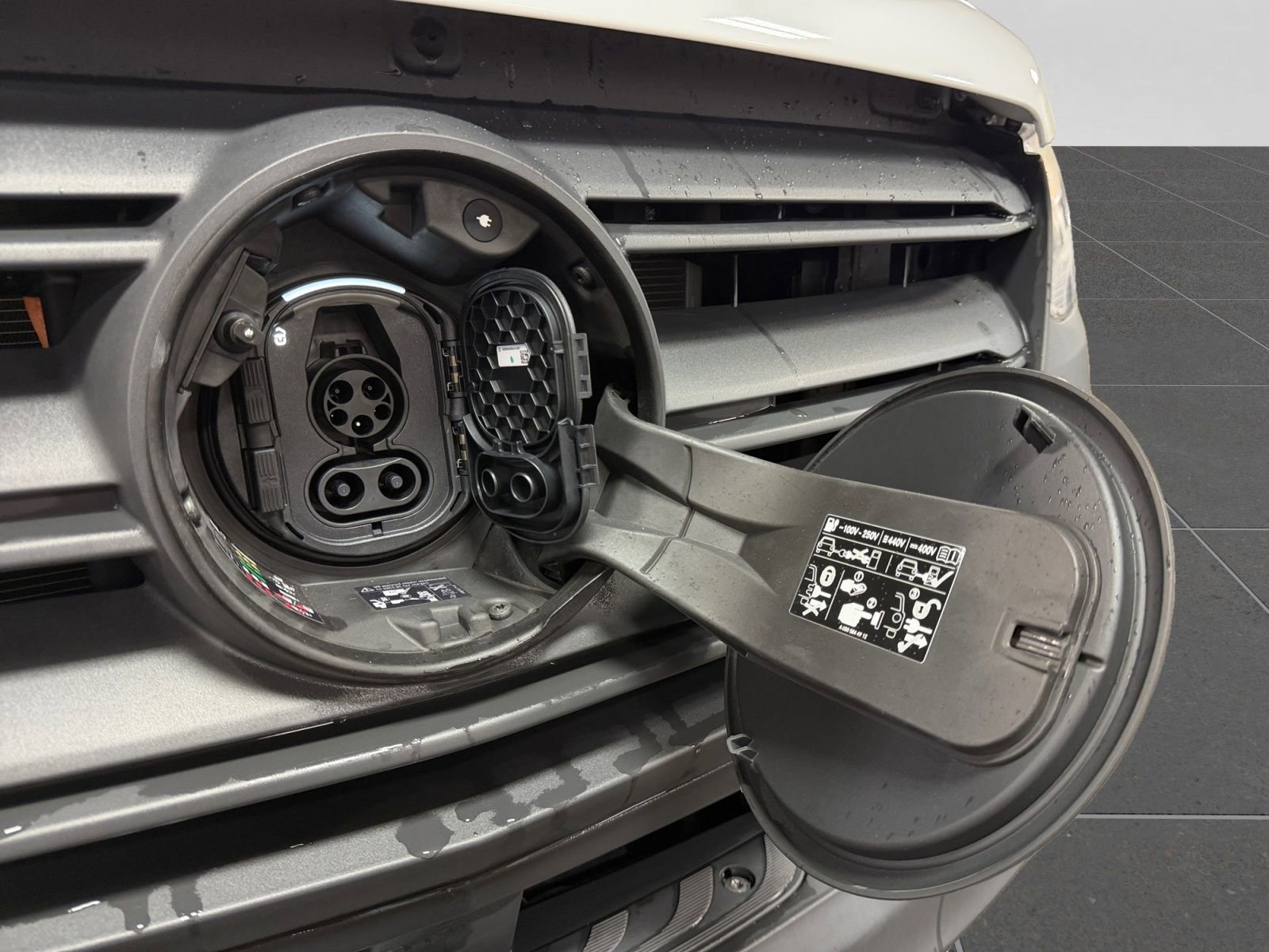 Used 2024 Mercedes-Benz eSprinter 170 Cargo w/ Dashboard Charging Package image 45