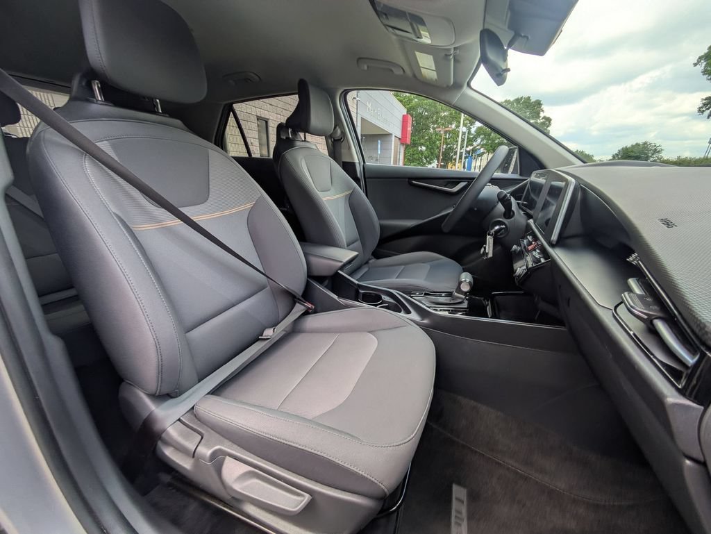 Used 2025 Kia Niro LX FWD image 30