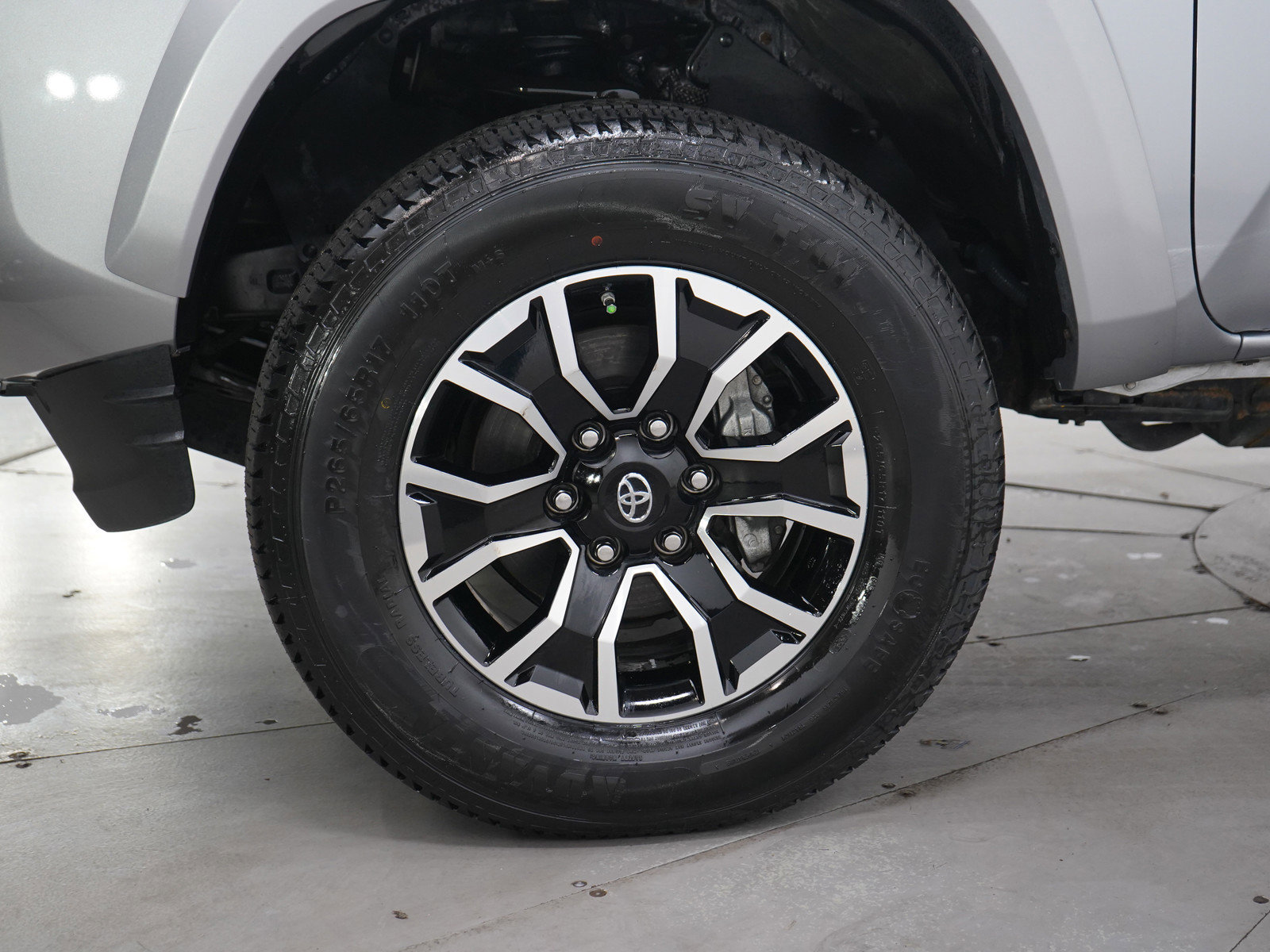 Used 2020 Toyota Tacoma TRD Sport w/ TRD Premium Sport Package AWD/4WD image 28