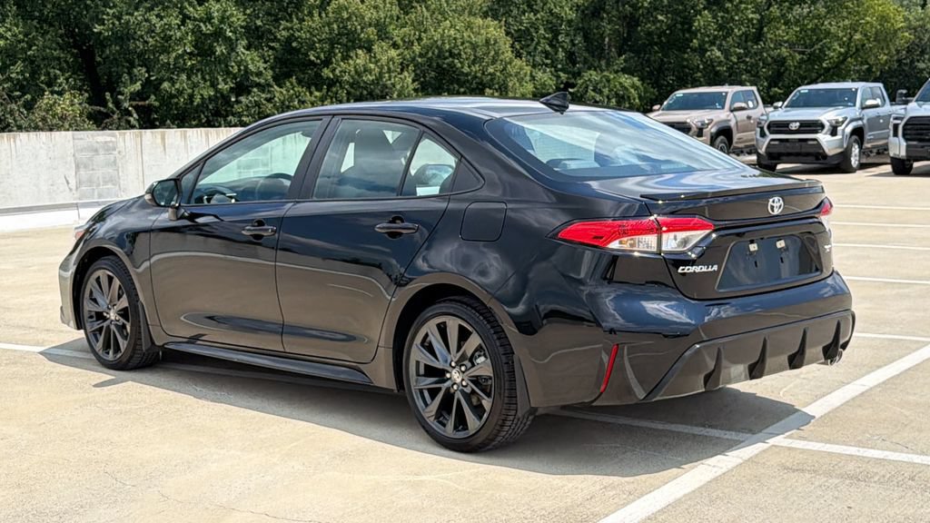 Used 2025 Toyota Corolla SE w/ SE Premium Package FWD image 3