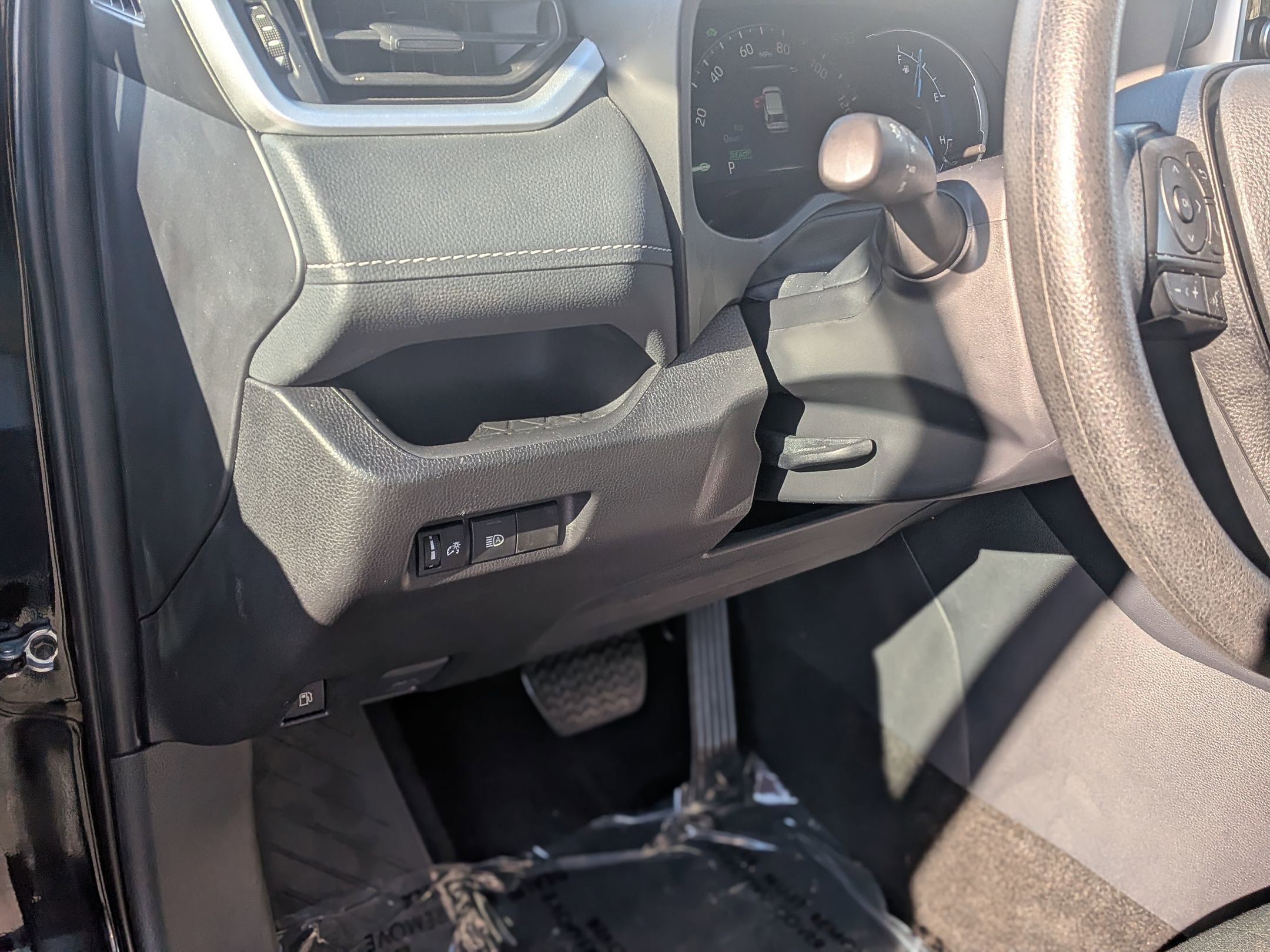 Used 2025 Toyota RAV4 XLE image 17