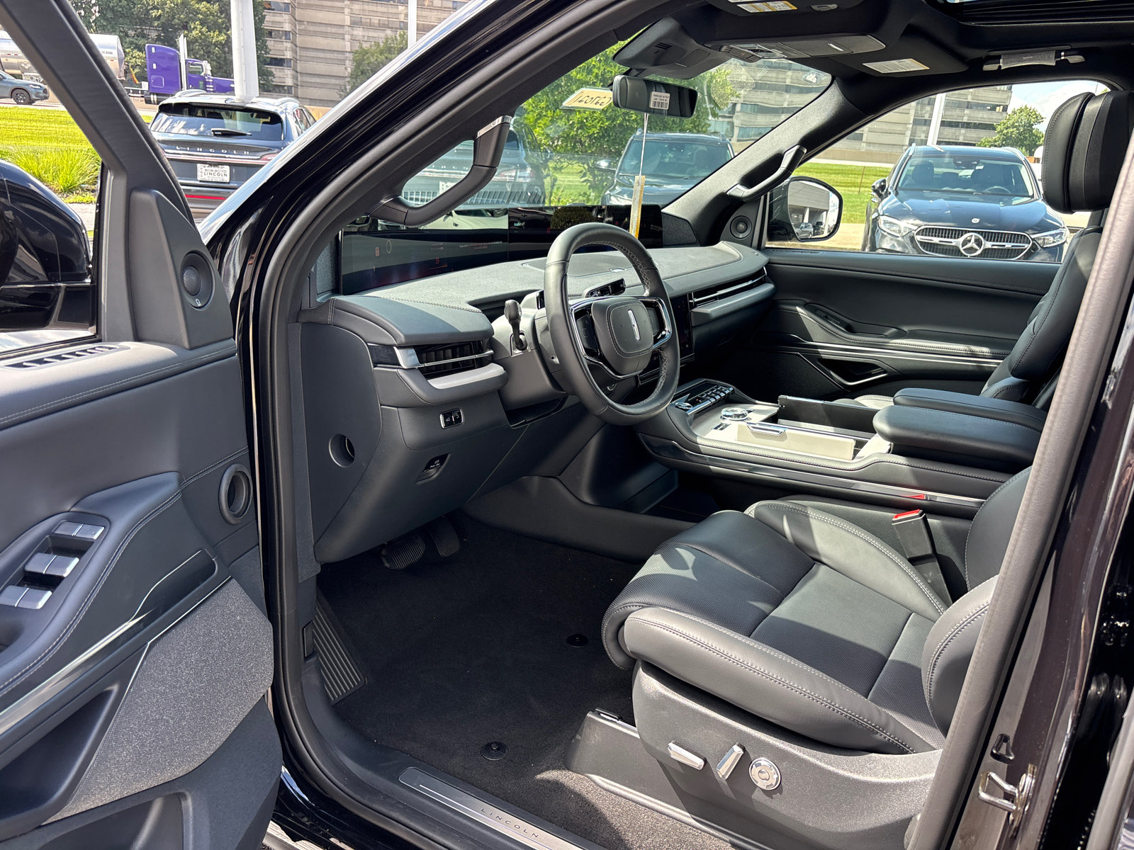 New 2027 Lincoln Navigator L Reserve w/ Jet Appearance Package AWD/4WD image 24