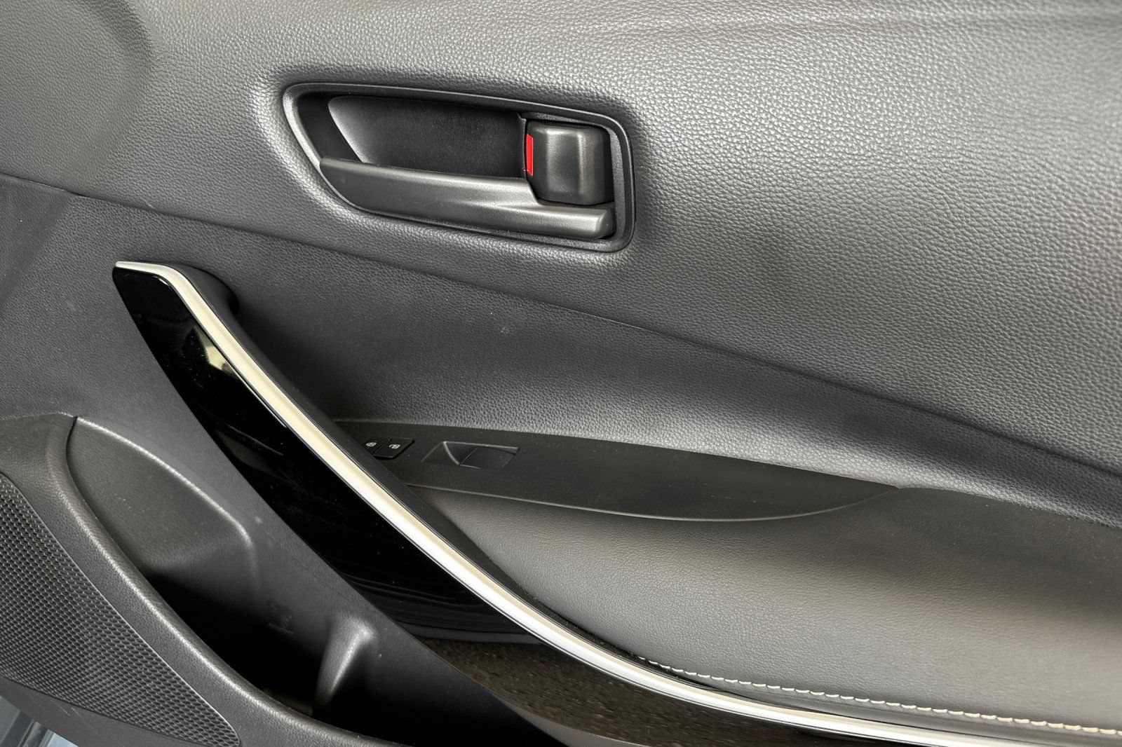 Used 2022 Toyota Corolla LE FWD image 17