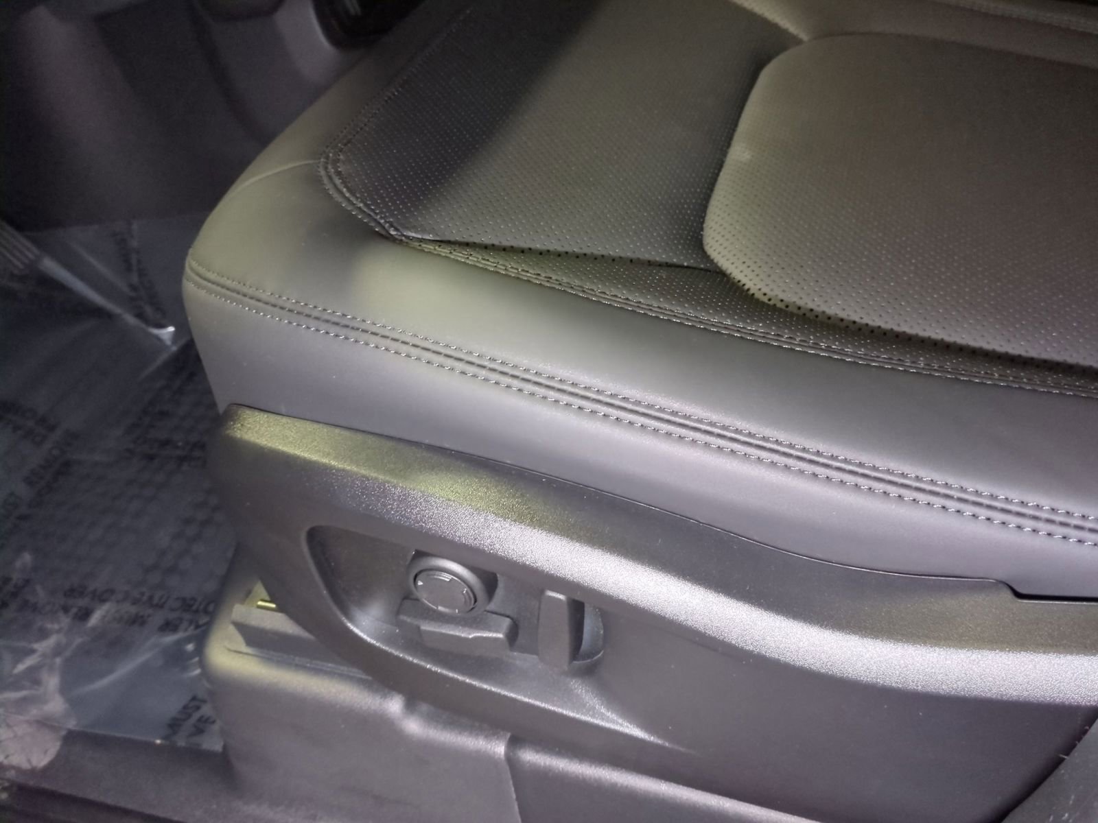 New 2026 Land Rover Defender 110 X-Dynamic SE image 14