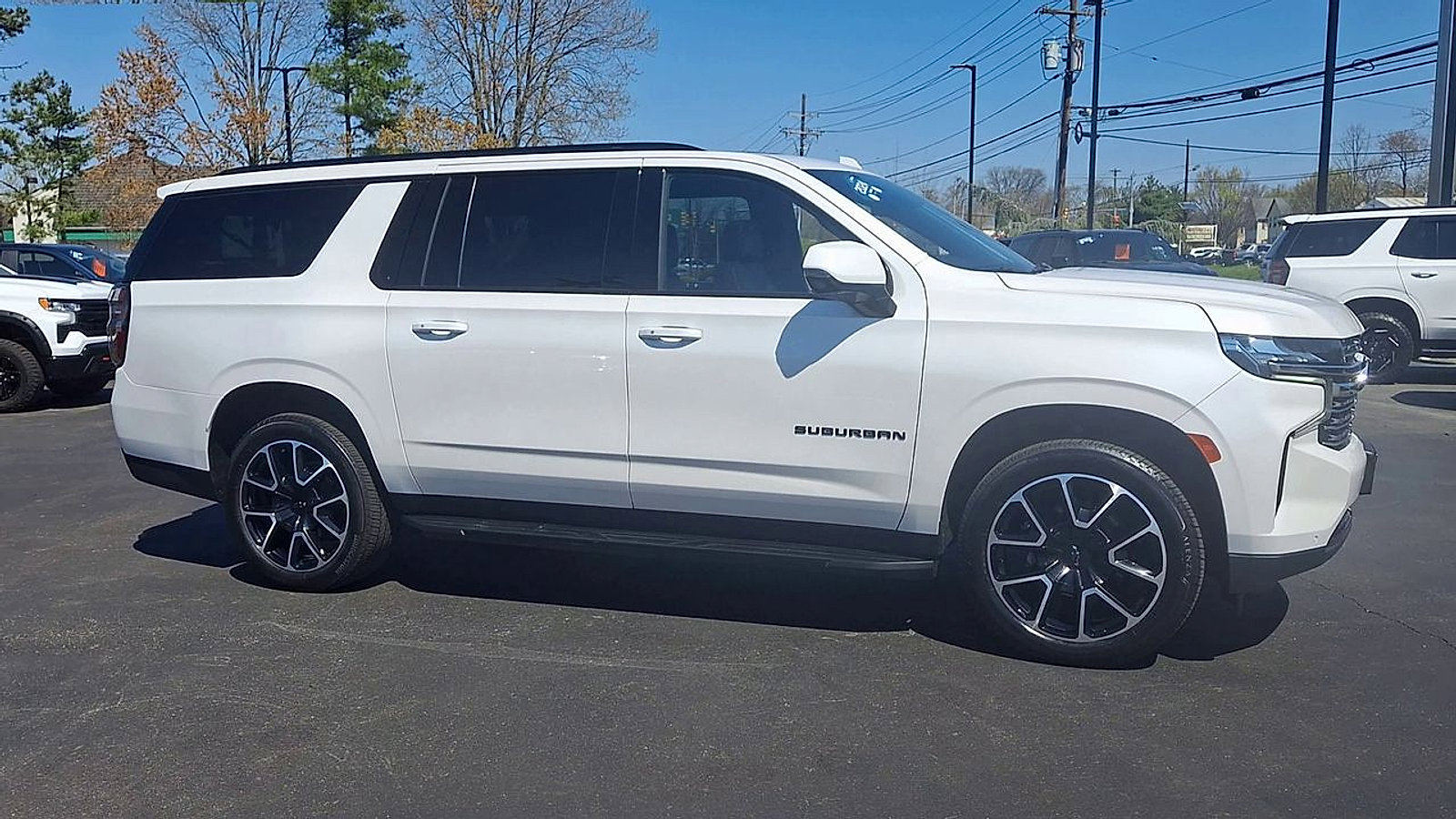 Certified 2022 Chevrolet Suburban RST w/ Luxury Package AWD/4WD image 4