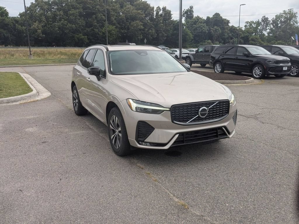 Used 2025 Volvo XC60 B5 Core AWD/4WD image 7