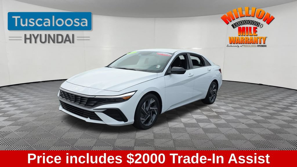 Used 2025 Hyundai Elantra Sport FWD image 3