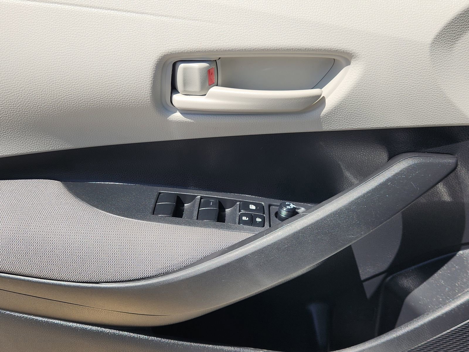 Used 2023 Toyota Corolla LE image 27