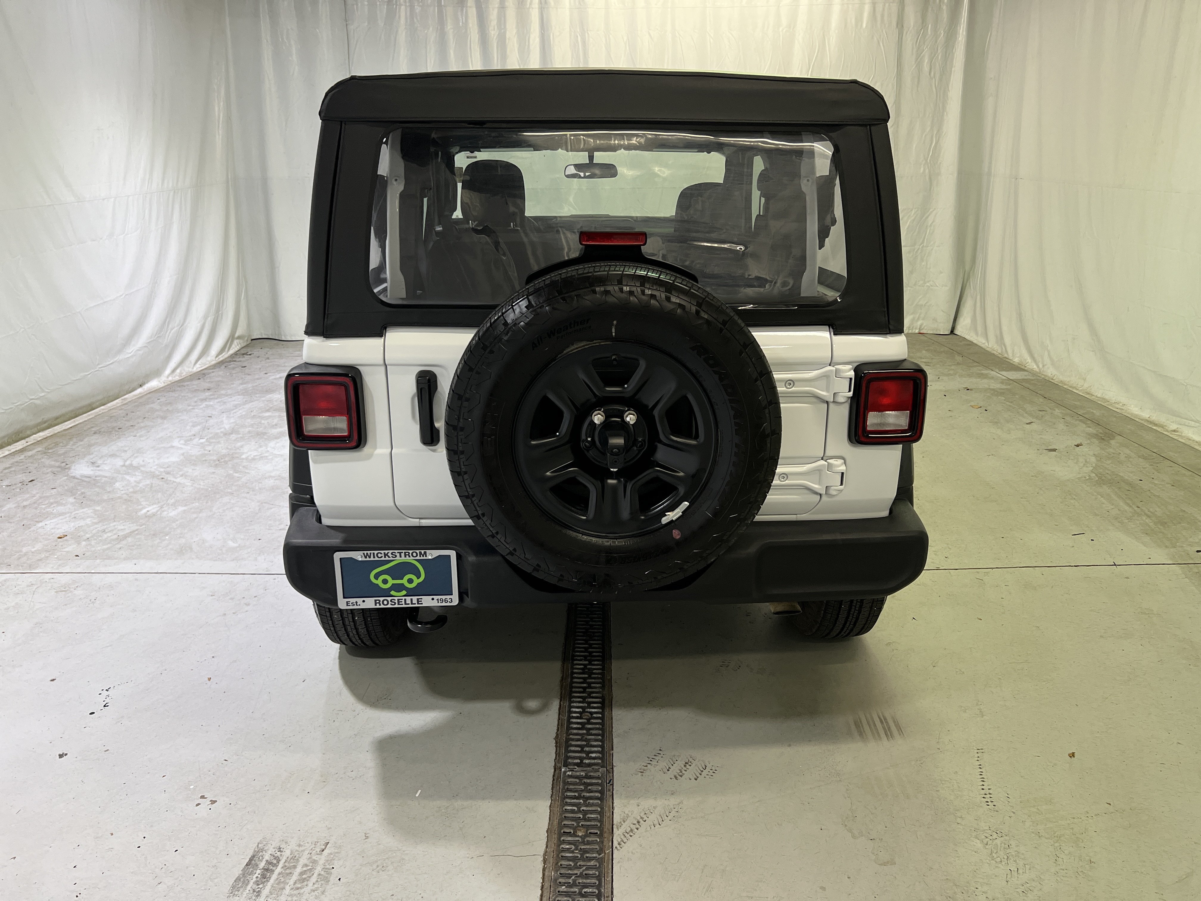 Used 2025 Jeep Wrangler Sport AWD/4WD image 9