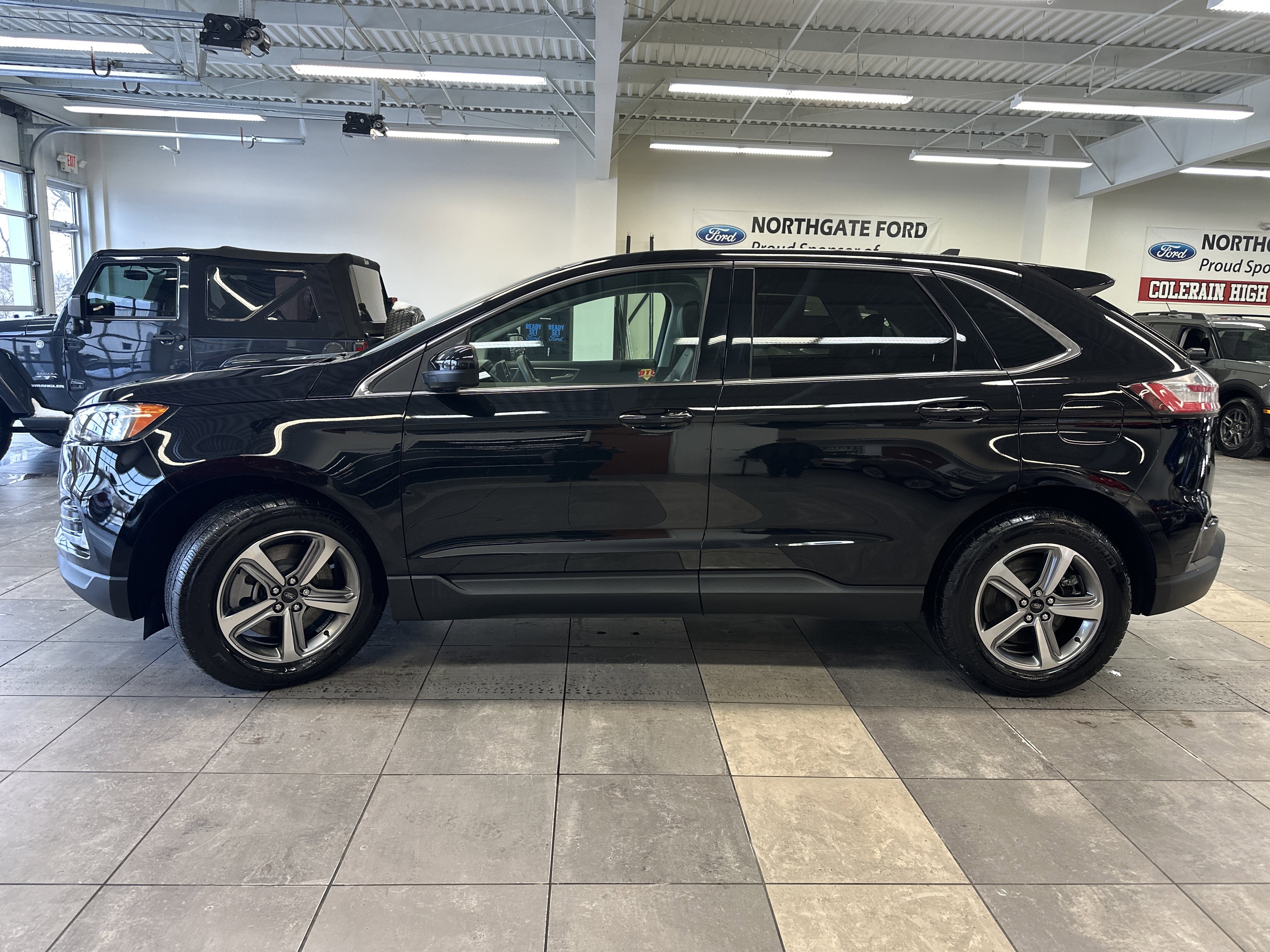 Used 2024 Ford Edge SEL w/ Convenience Package image 16