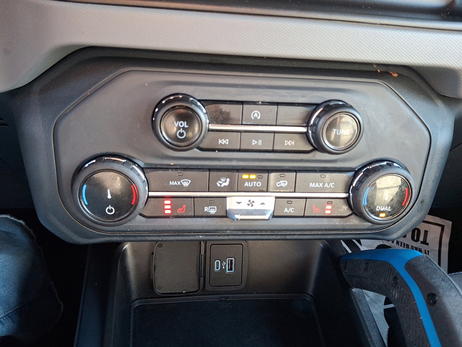 Used 2022 Ford Bronco Black Diamond image 16