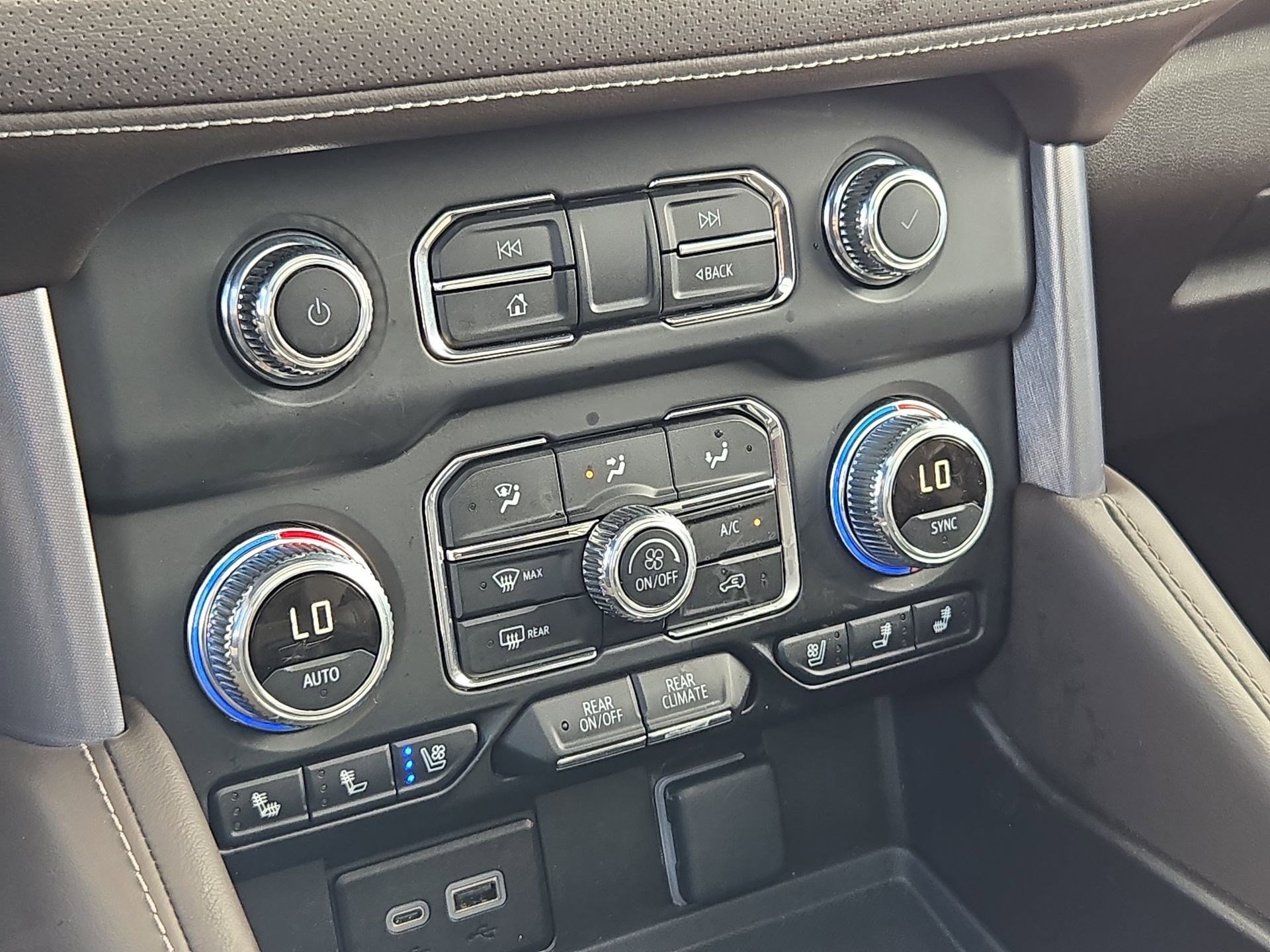 Used 2024 GMC Yukon XL SLT image 27