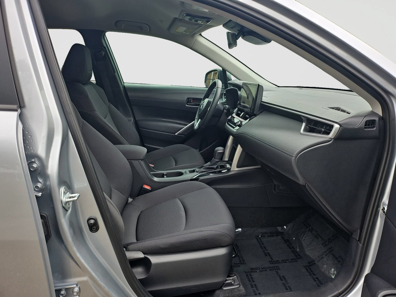 Used 2024 Toyota Corolla Cross LE FWD image 17