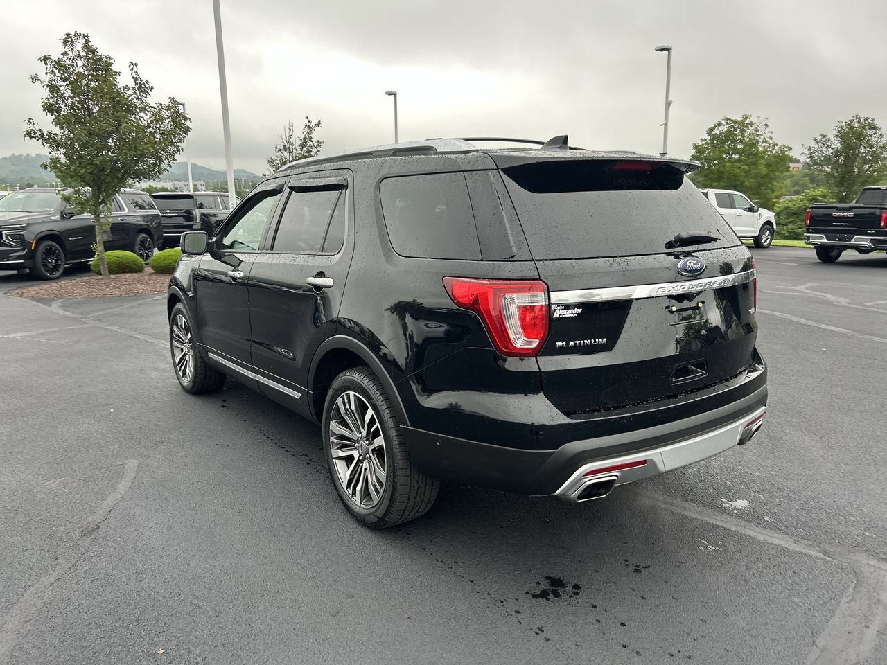 Used 2017 Ford Explorer Platinum AWD/4WD image 5