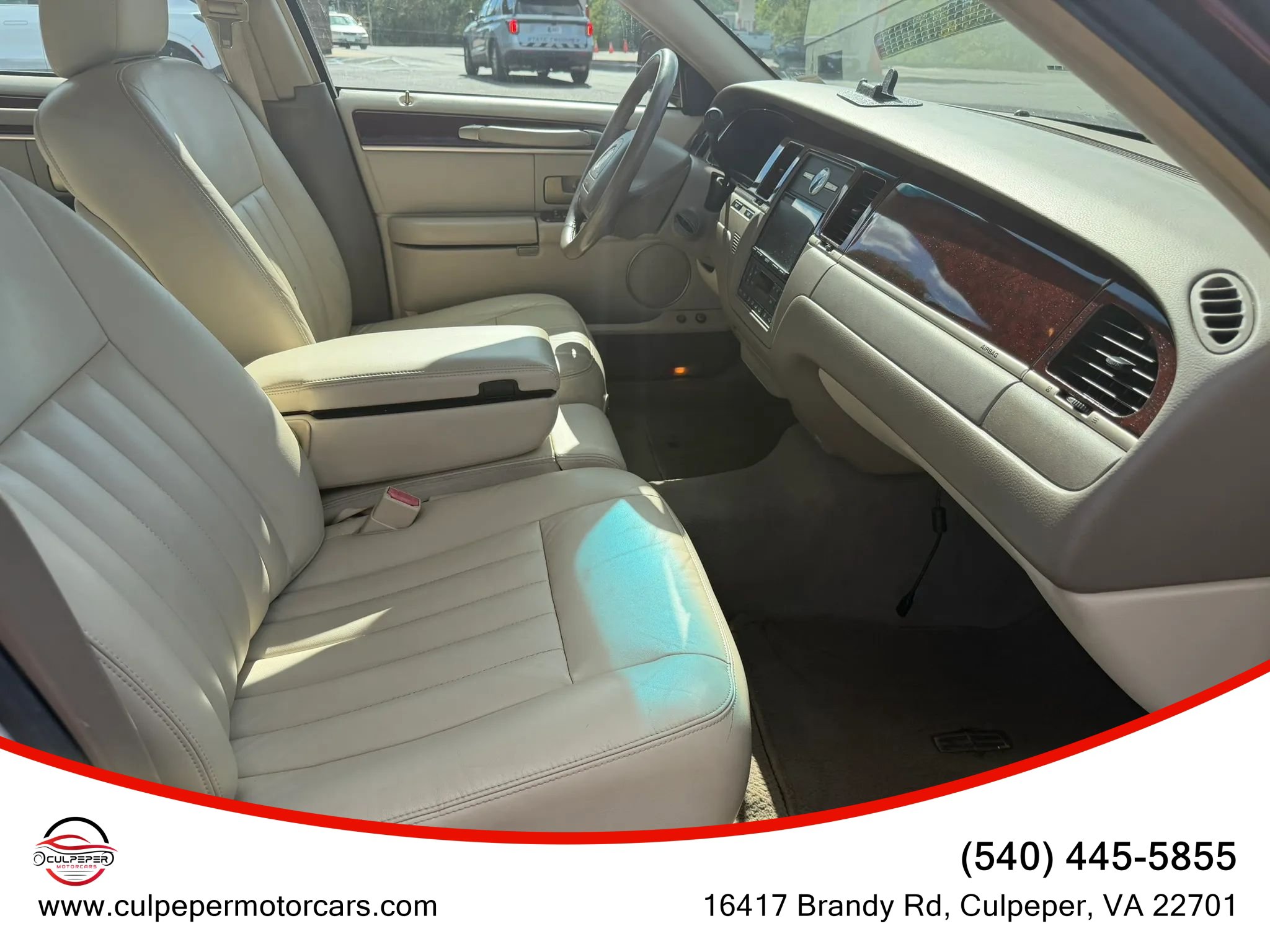 Used 2004 Lincoln Town Car Signature RWD image 14