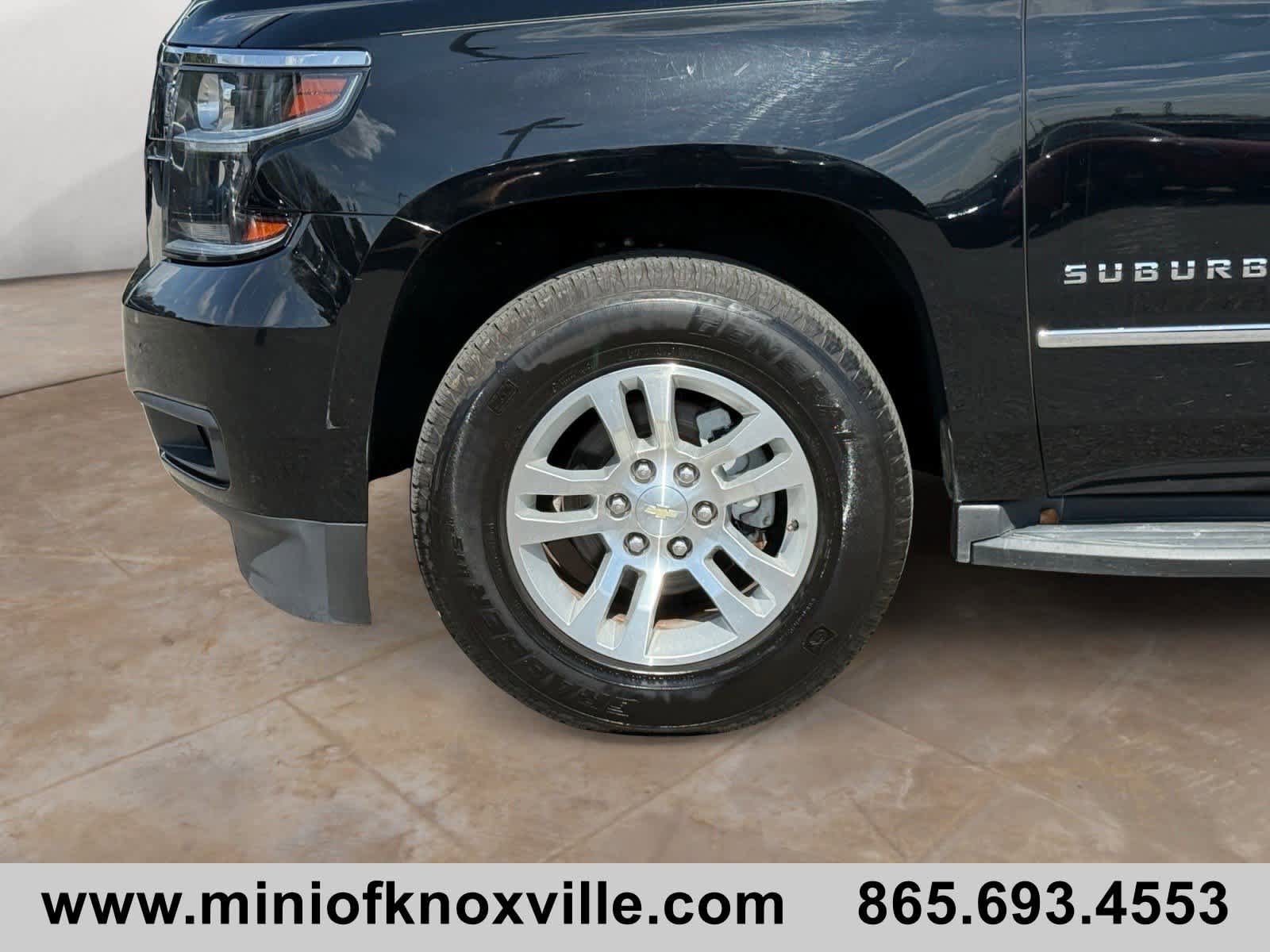 Used 2017 Chevrolet Suburban LT w/ Luxury Package RWD image 7